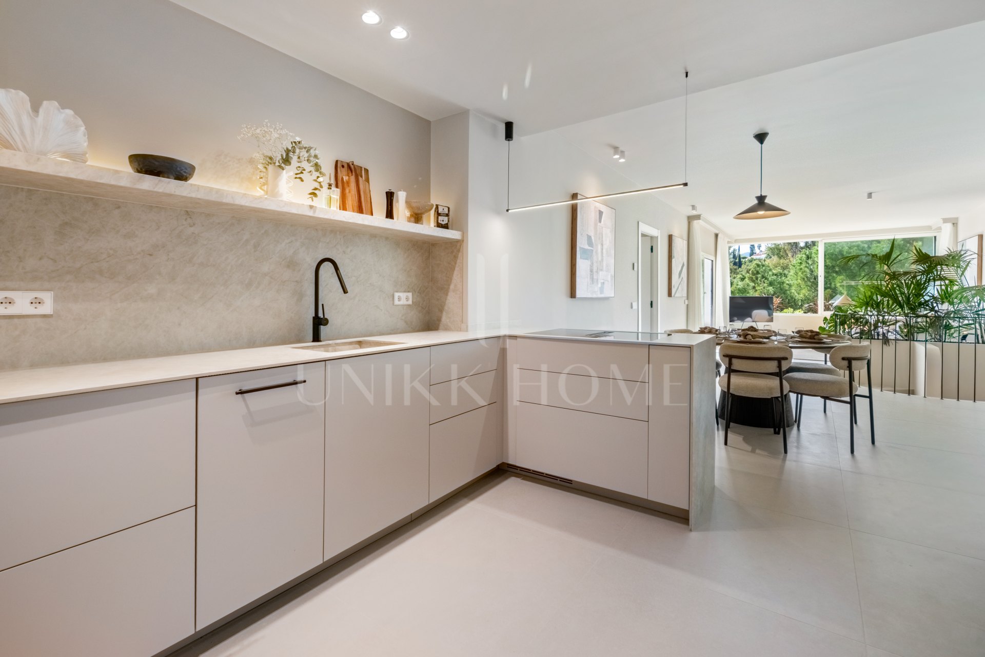 Luxury Frontline Golf Apartment with Tourist Licence – La Quinta, Benahavís