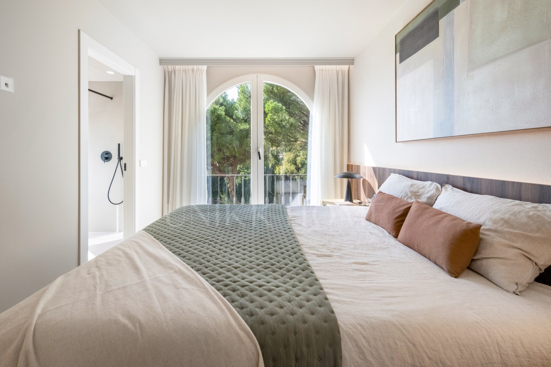 Luxury Frontline Golf Apartment with Tourist Licence – La Quinta, Benahavís