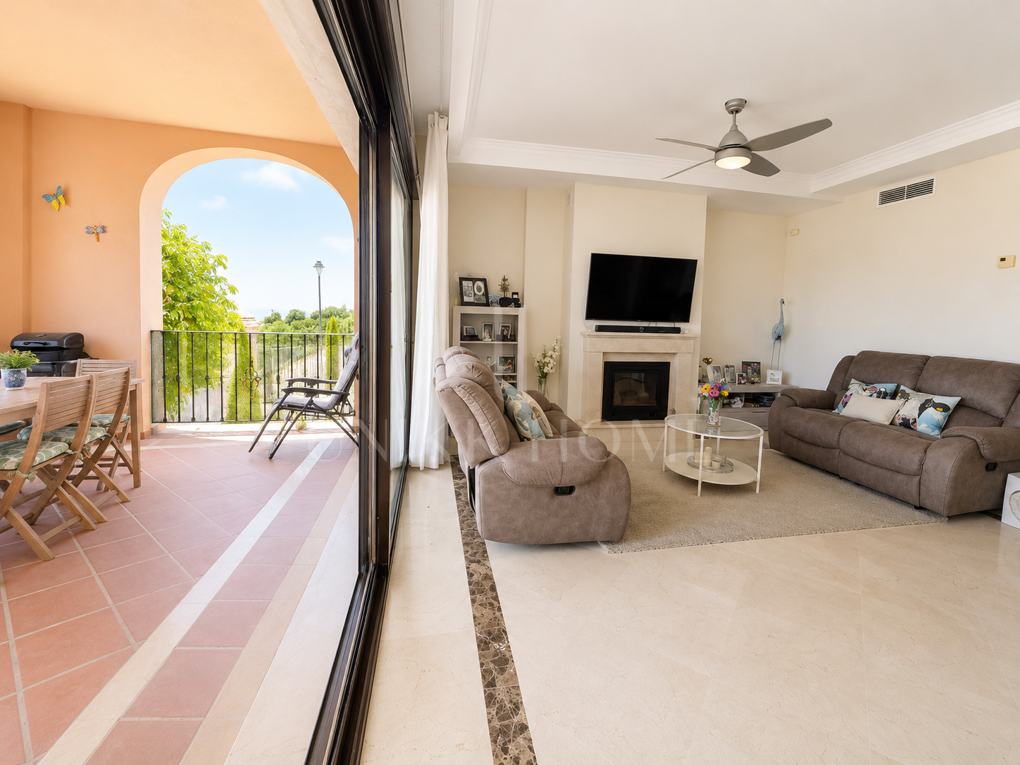 Exceptional Corner Townhouse with Private Garage & Sea Views - Estepona West