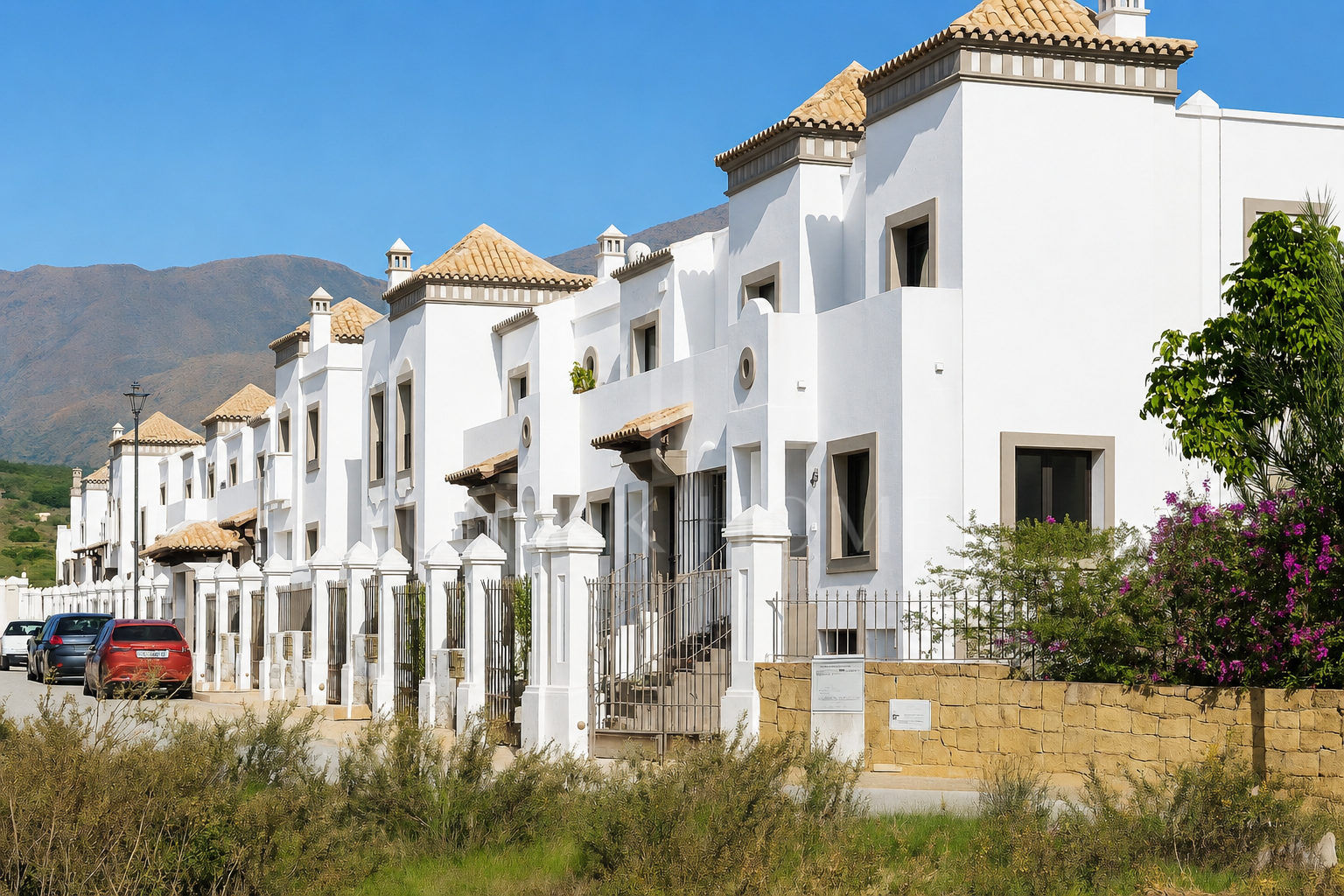 Exceptional Corner Townhouse with Private Garage & Sea Views - Estepona West