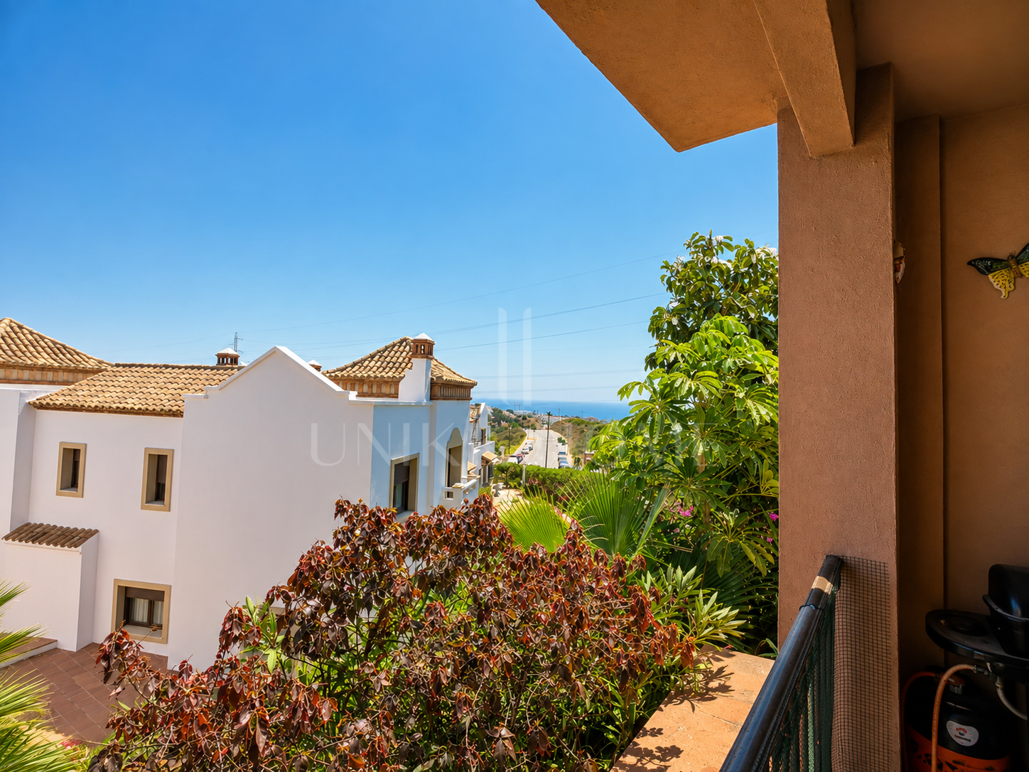Exceptional Corner Townhouse with Private Garage & Sea Views - Estepona West