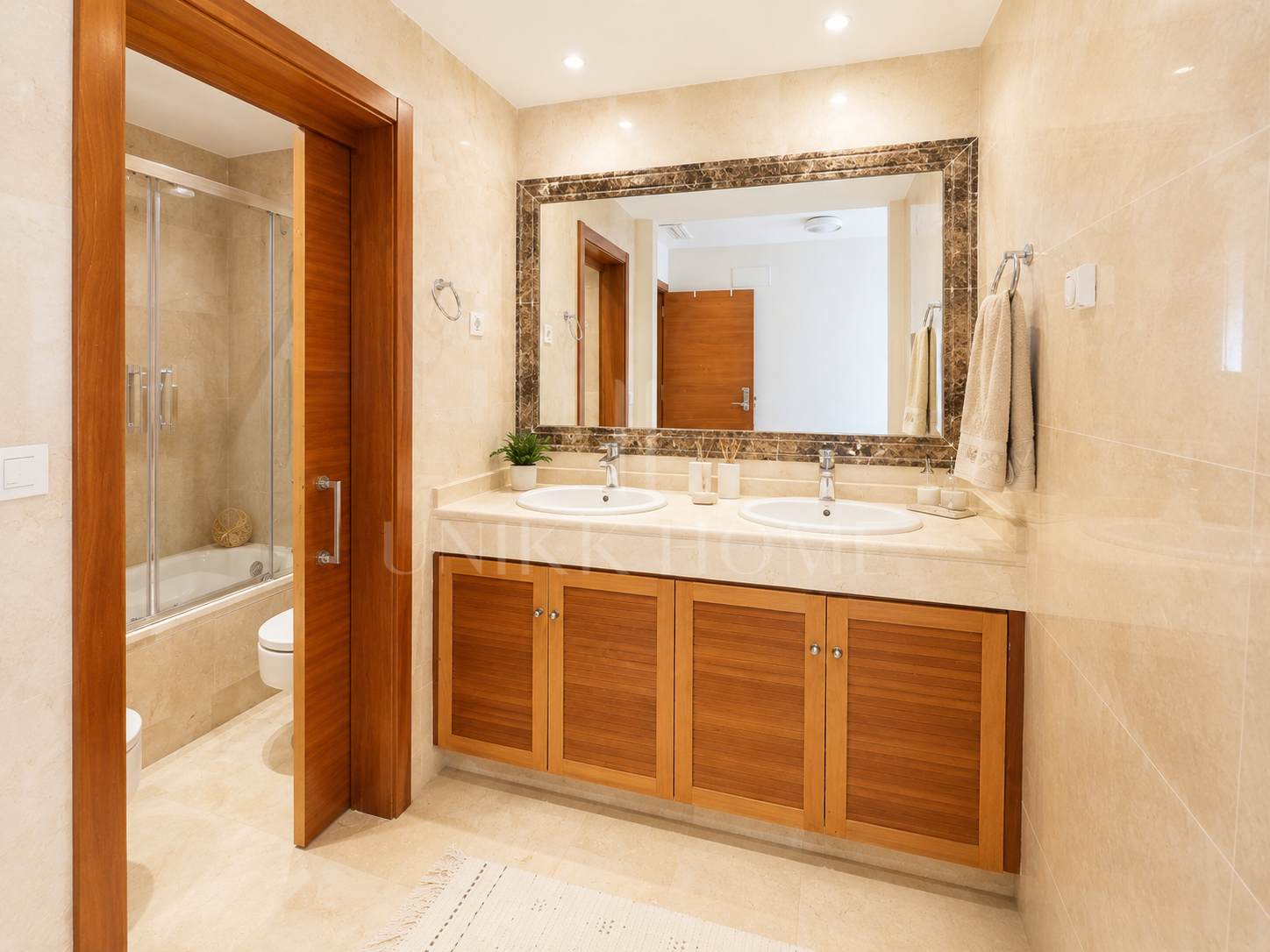 Exceptional Corner Townhouse with Private Garage & Sea Views - Estepona West