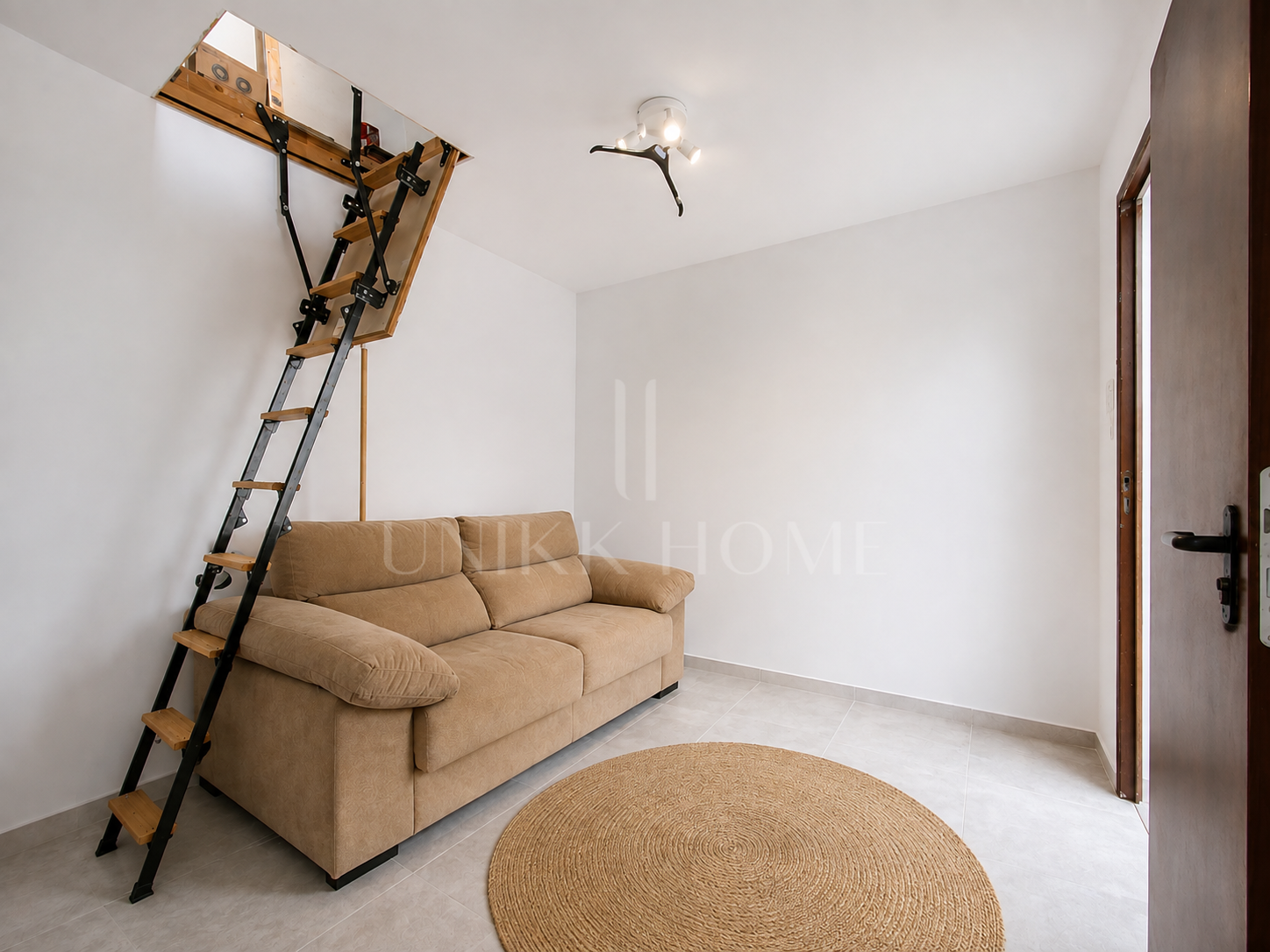Renovated townhouse in Estepona Old Town with solarium and garage