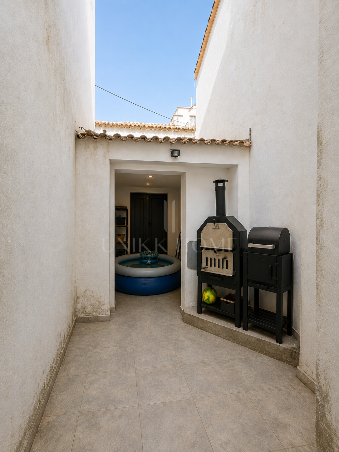Renovated townhouse in Estepona Old Town with solarium and garage