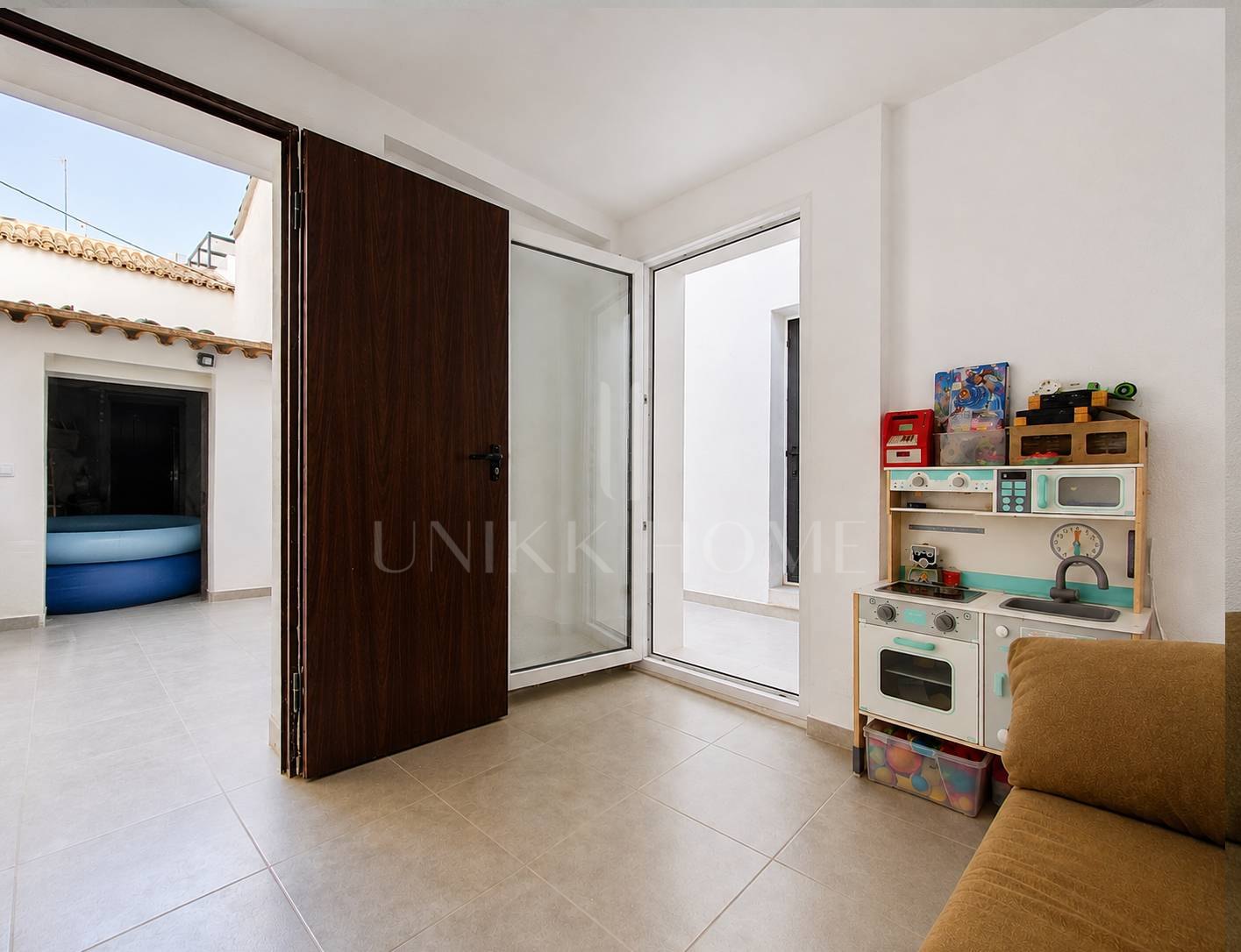 Renovated townhouse in Estepona Old Town with solarium and garage