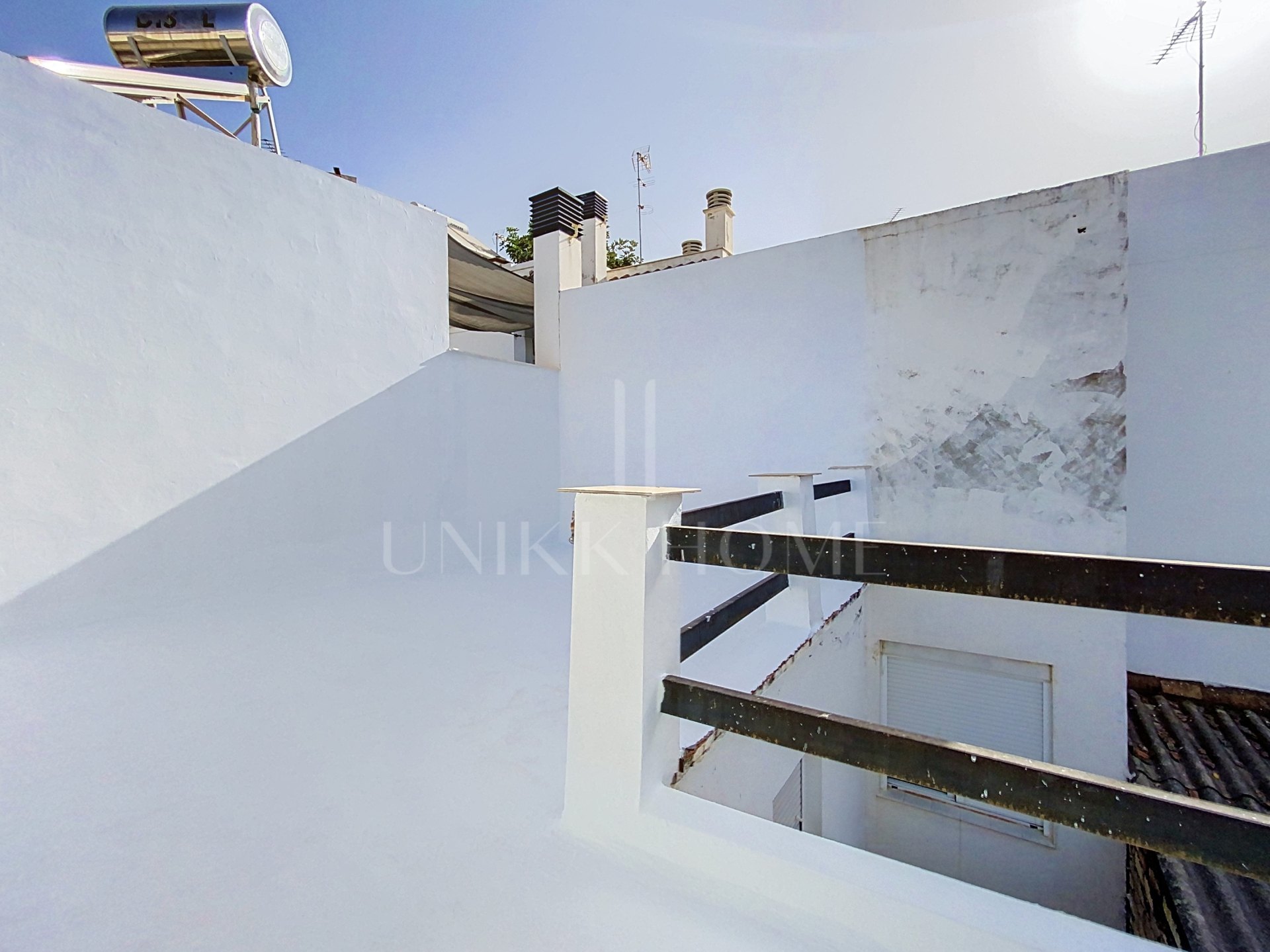 Renovated townhouse in Estepona Old Town with solarium and garage