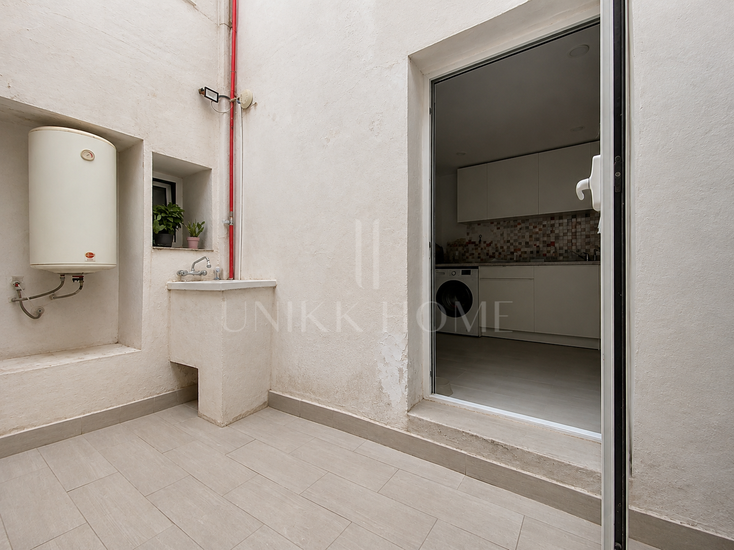 Renovated townhouse in Estepona Old Town with solarium and garage