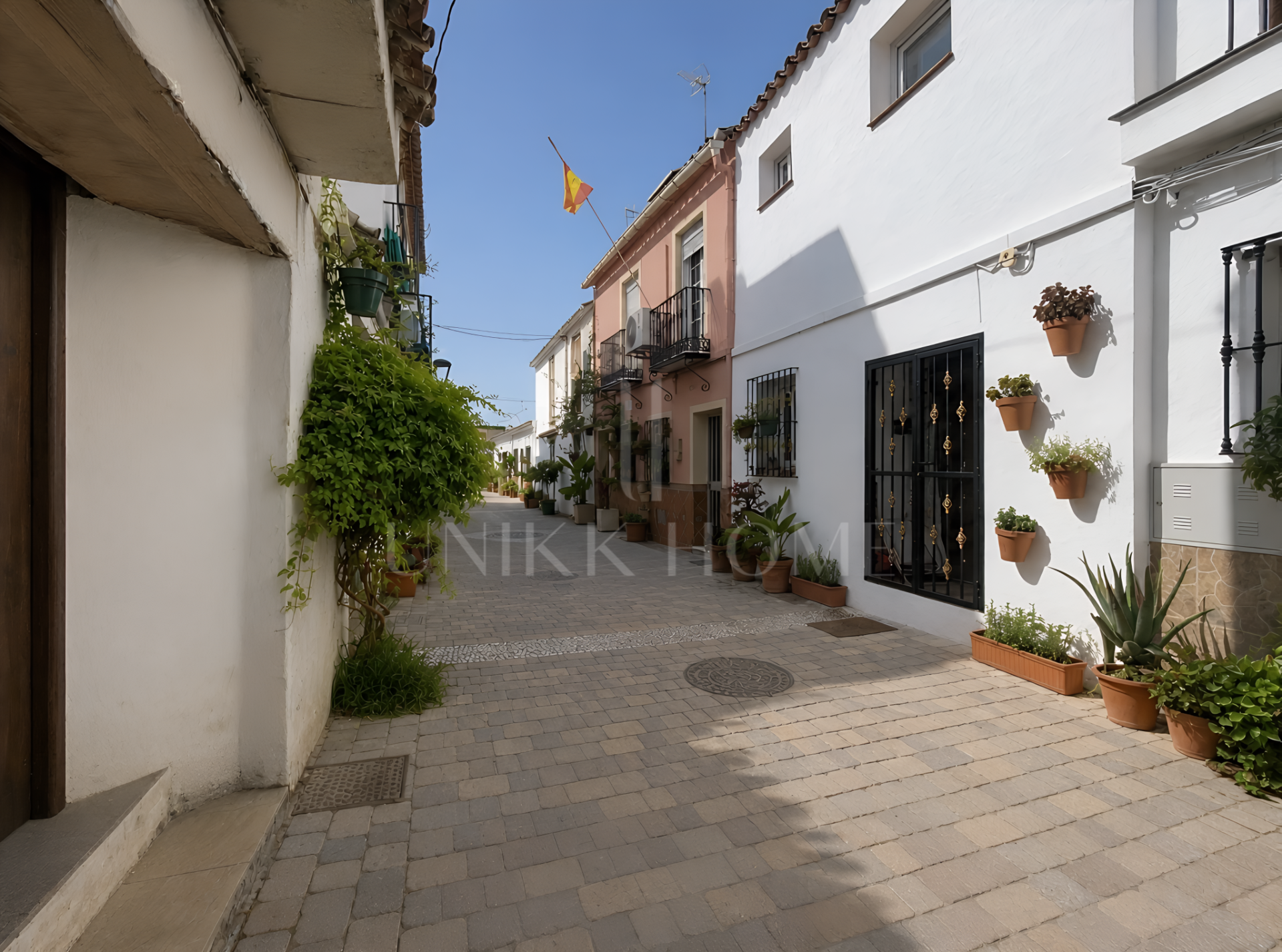 Renovated townhouse in Estepona Old Town with solarium and garage