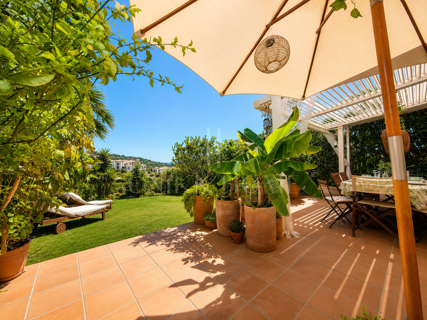 GROUND FLOOR WITH LARGE PRIVATE GARDEN & PANORAMIC SEA VIEWS - ALCAIDESA
