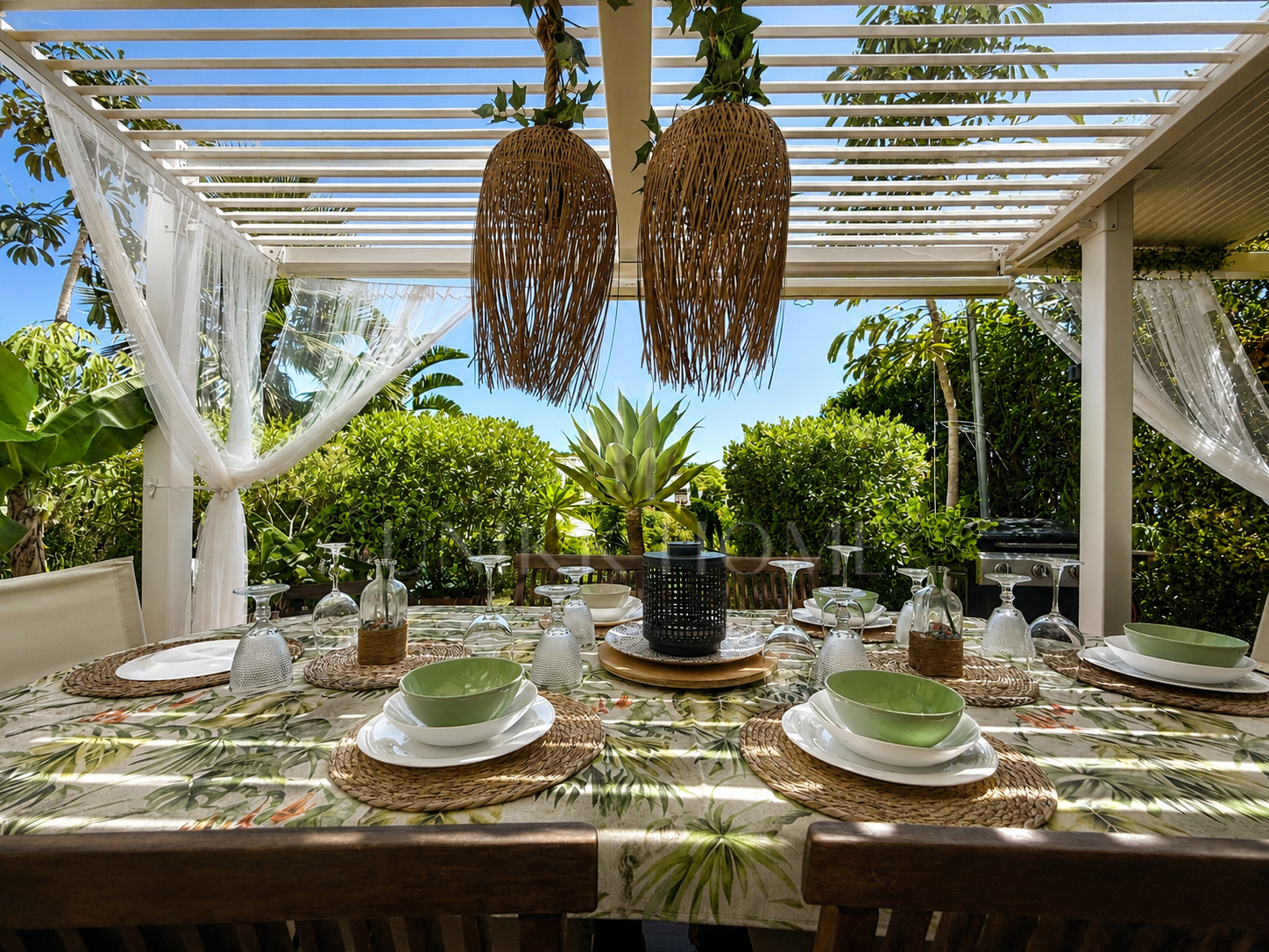 GROUND FLOOR WITH LARGE PRIVATE GARDEN & PANORAMIC SEA VIEWS - ALCAIDESA