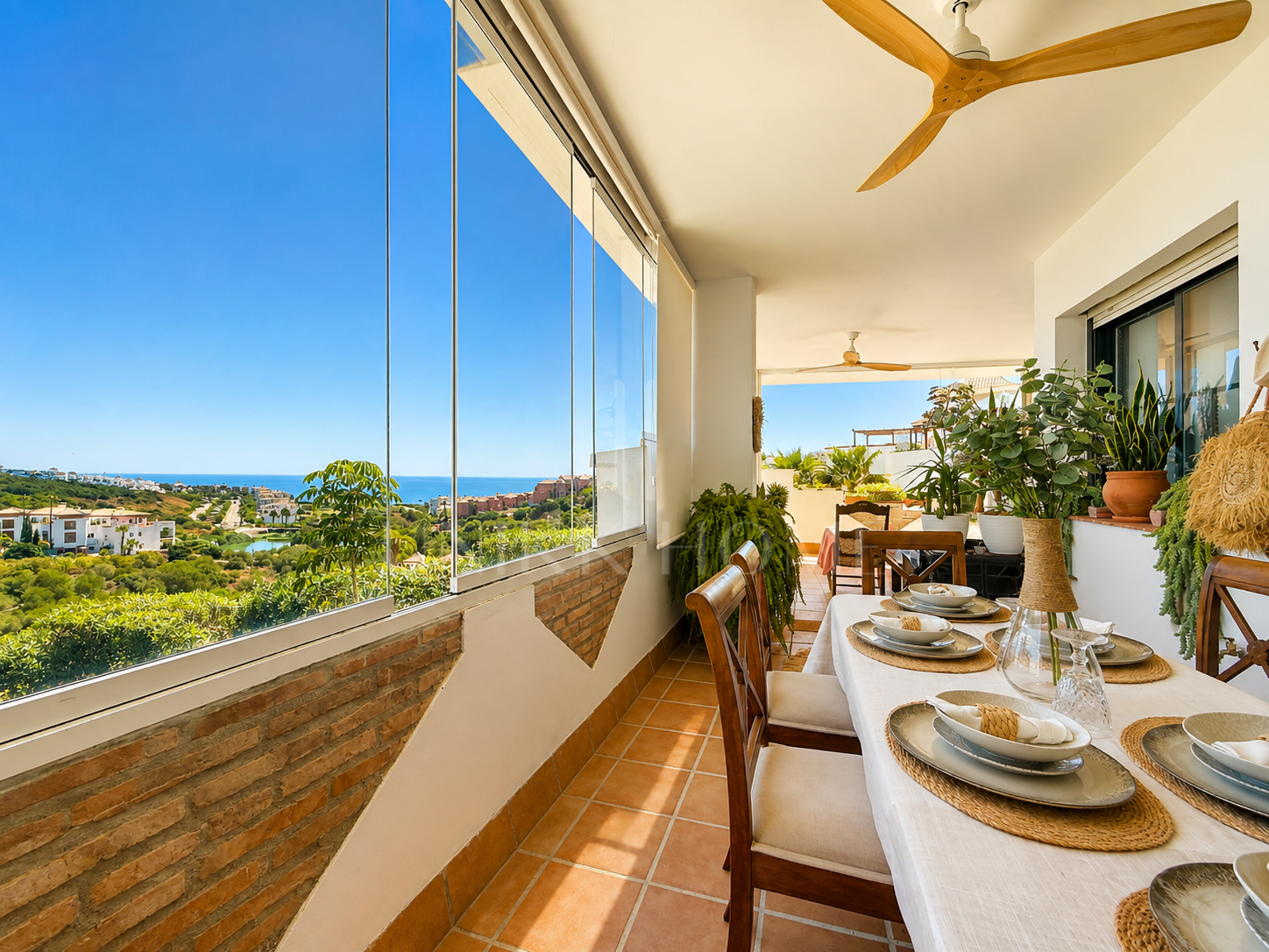 GROUND FLOOR WITH LARGE PRIVATE GARDEN & PANORAMIC SEA VIEWS - ALCAIDESA