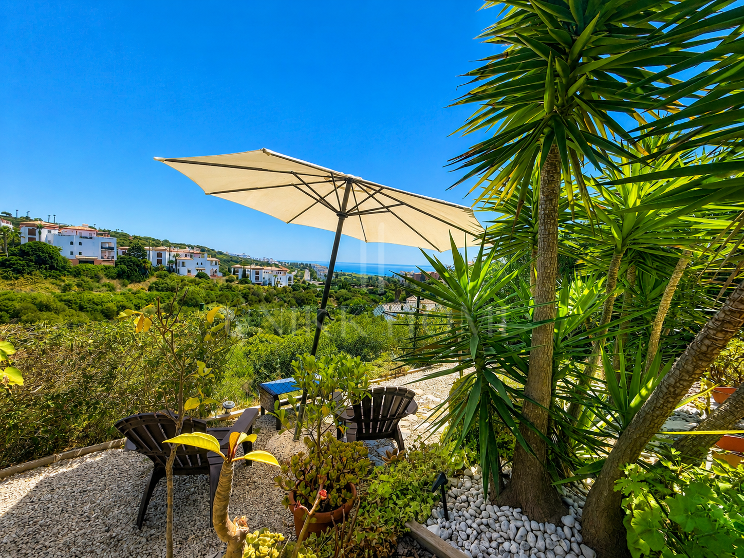 GROUND FLOOR WITH LARGE PRIVATE GARDEN & PANORAMIC SEA VIEWS - ALCAIDESA