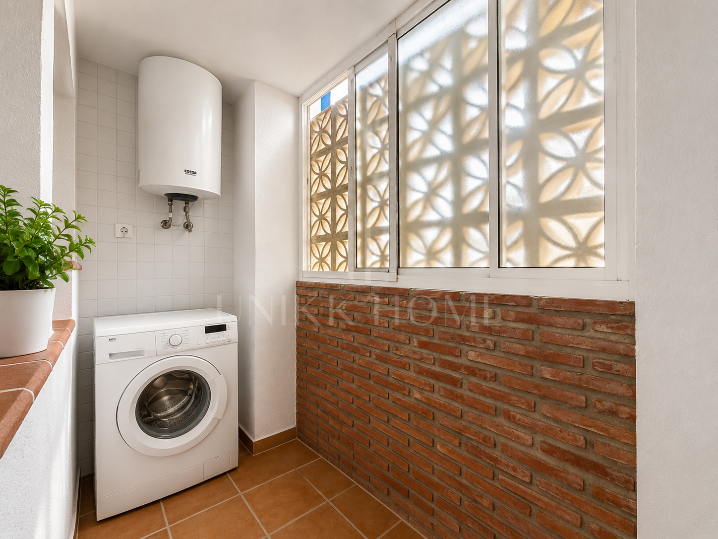 GROUND FLOOR WITH LARGE PRIVATE GARDEN & PANORAMIC SEA VIEWS - ALCAIDESA