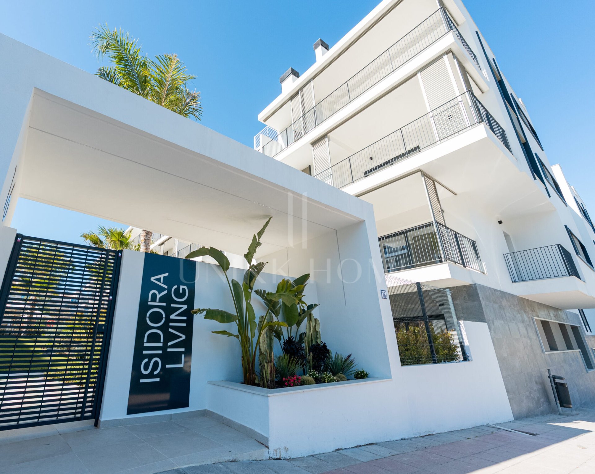 SEA-VIEW PENTHOUSE WITH LARGE TERRACES - BRAND NEW - ESTEPONA CENTER