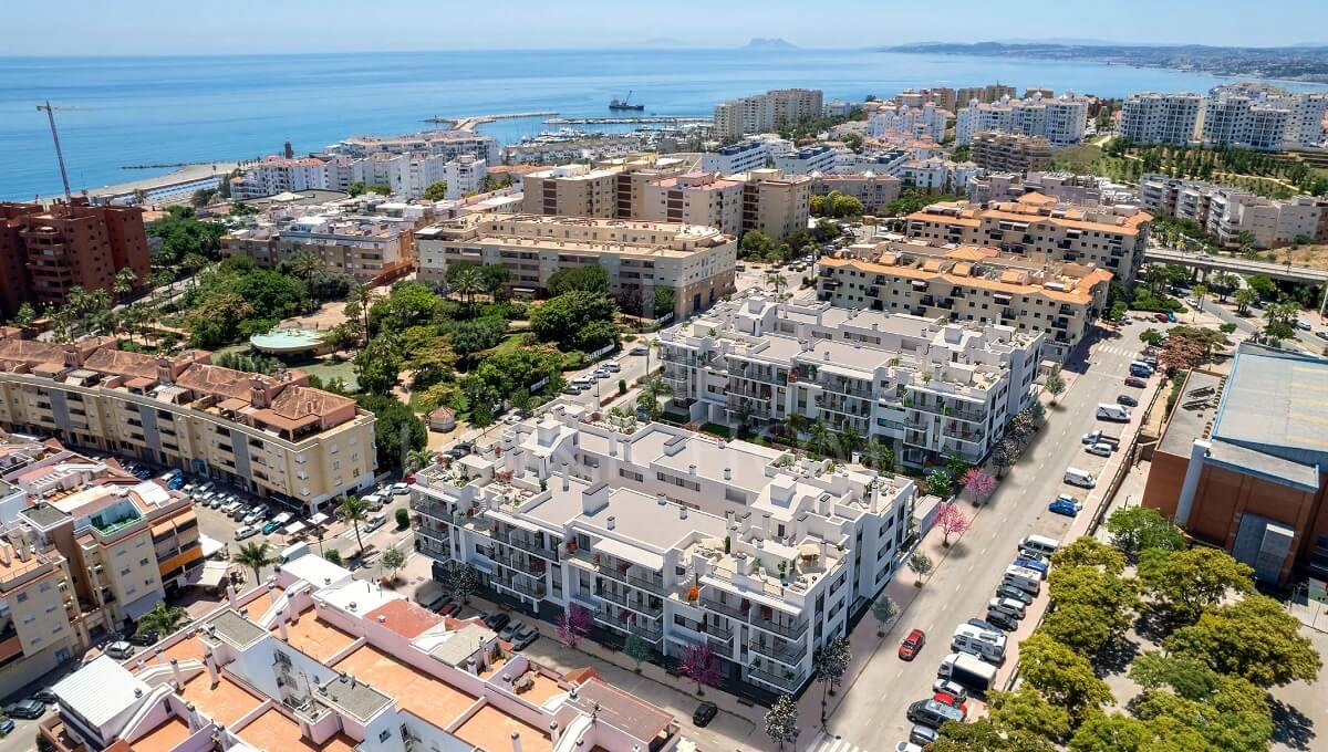 SEA-VIEW PENTHOUSE WITH LARGE TERRACES - BRAND NEW - ESTEPONA CENTER