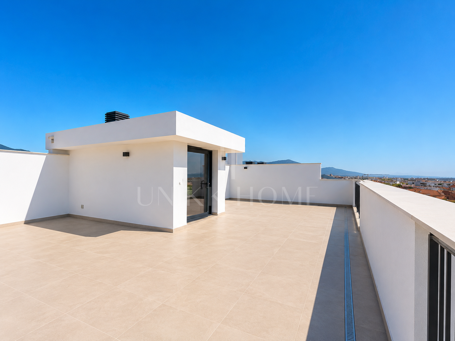SEA-VIEW PENTHOUSE WITH LARGE TERRACES - BRAND NEW - ESTEPONA CENTER