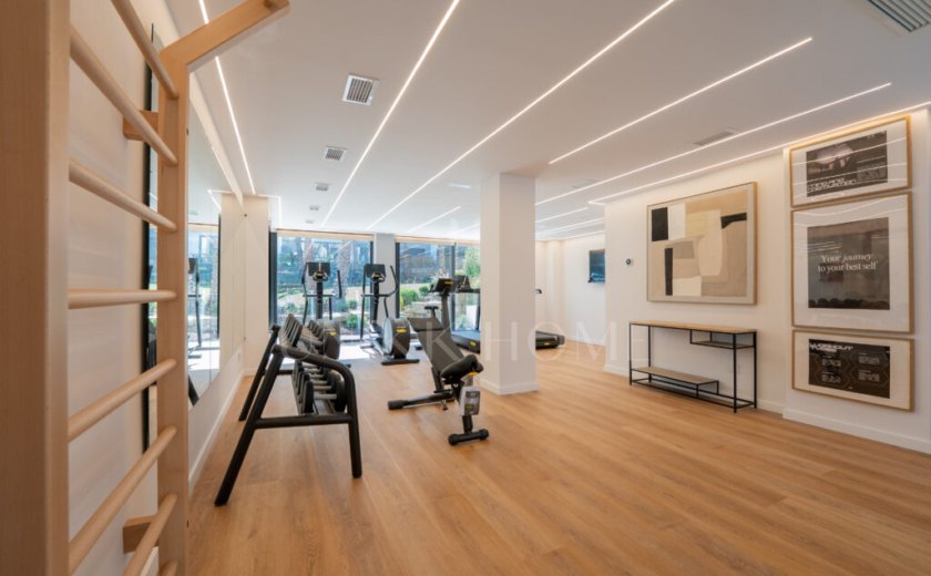 SEA-VIEW PENTHOUSE WITH LARGE TERRACES - BRAND NEW - ESTEPONA CENTER