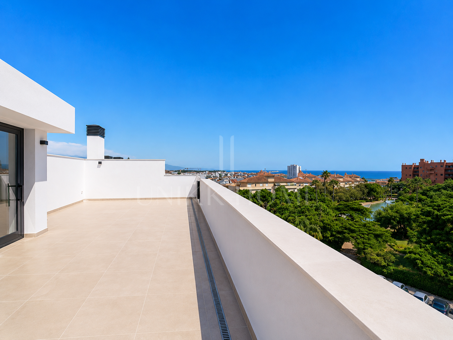 SEA-VIEW PENTHOUSE WITH LARGE TERRACES - BRAND NEW - ESTEPONA CENTER