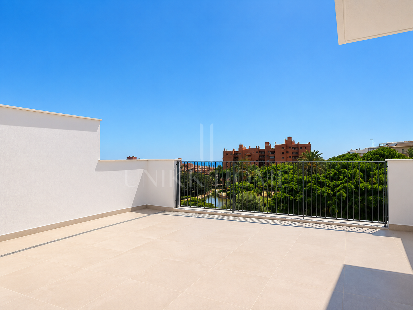 SEA-VIEW PENTHOUSE WITH LARGE TERRACES - BRAND NEW - ESTEPONA CENTER