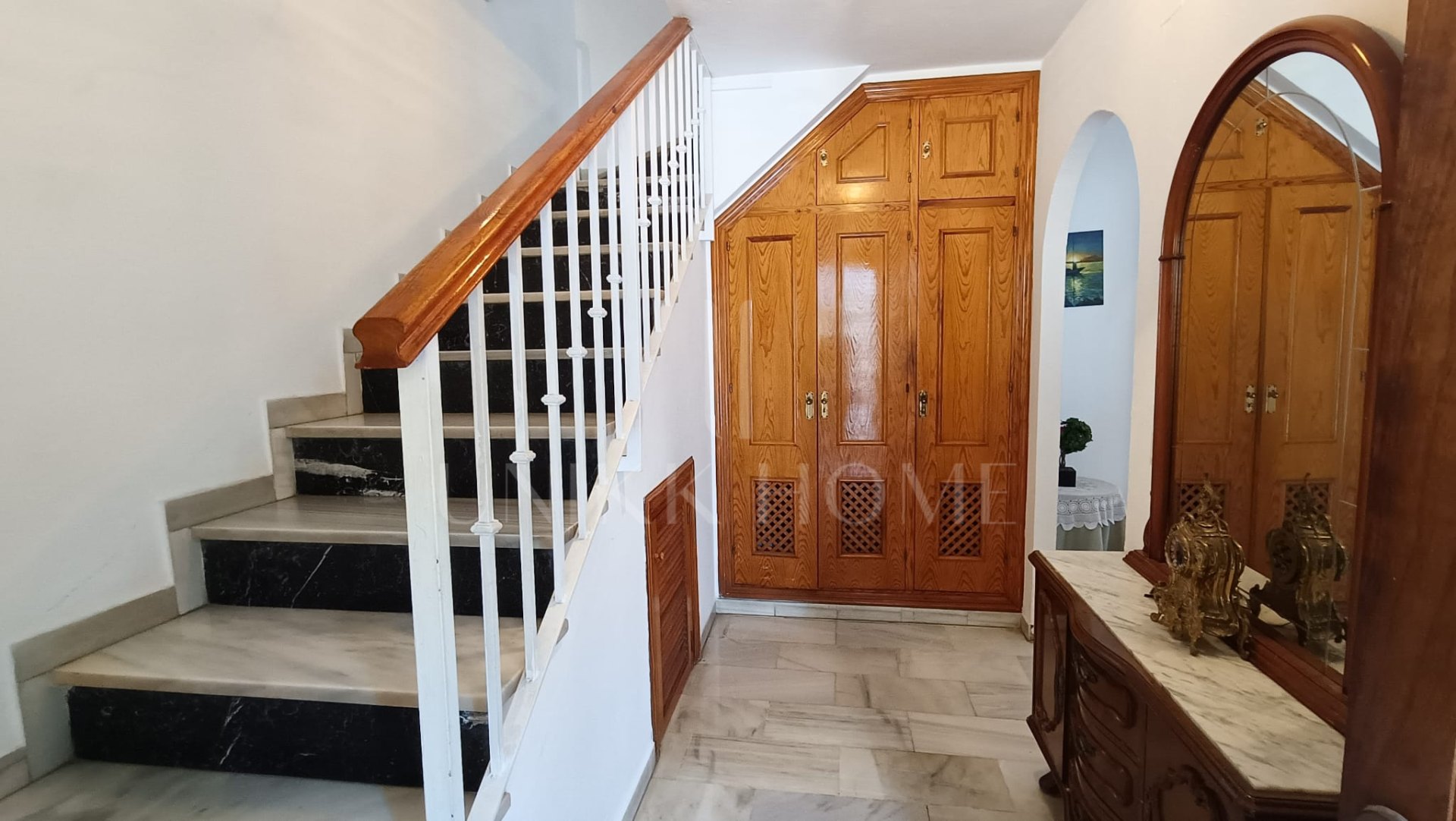 Five-bedroom terraced house with garden, 500 metres from the beach in Estepona