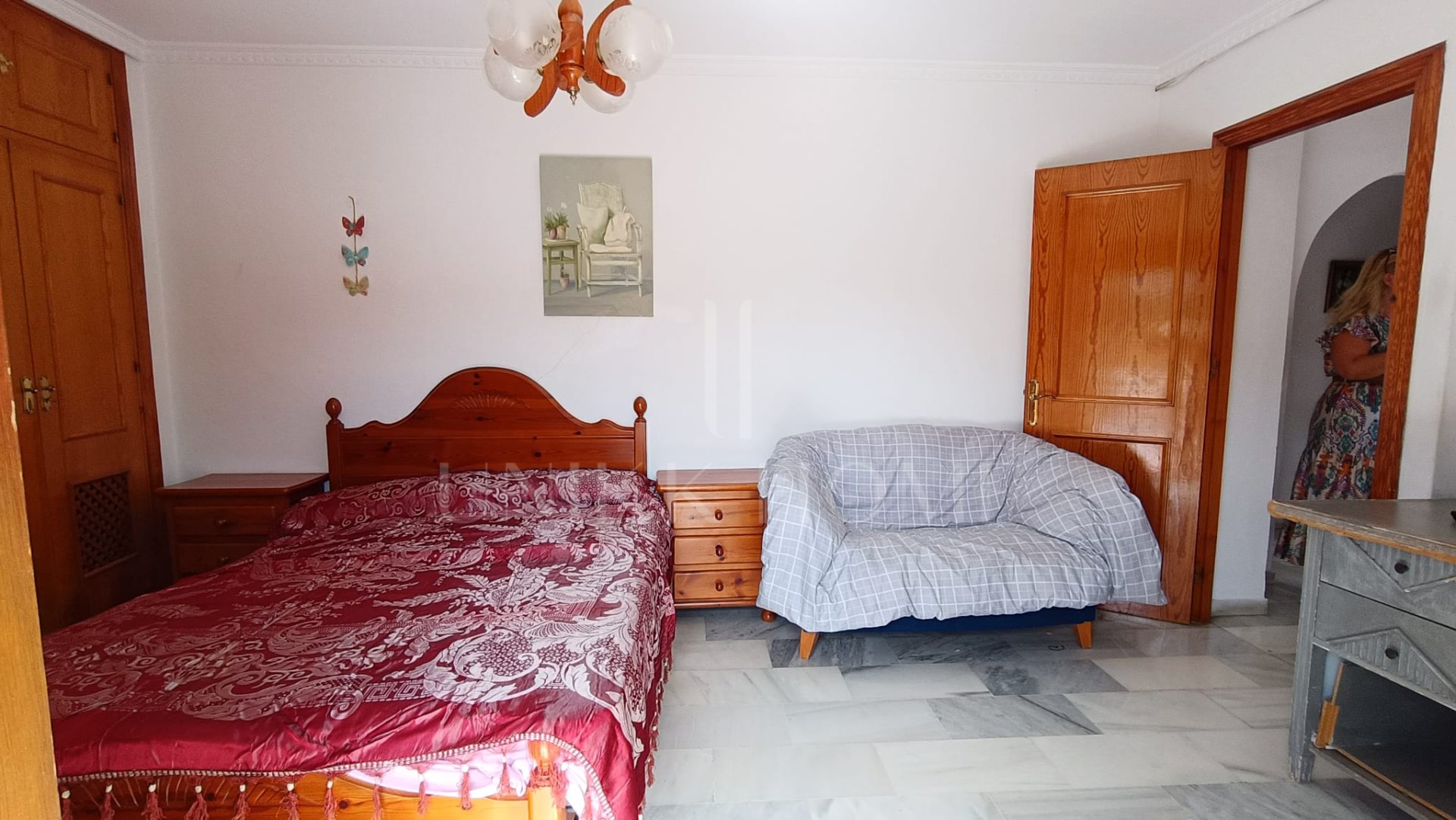 Five-bedroom terraced house with garden, 500 metres from the beach in Estepona