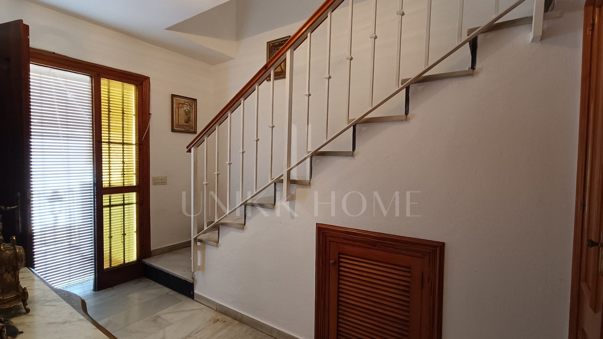 Five-bedroom terraced house with garden, 500 metres from the beach in Estepona