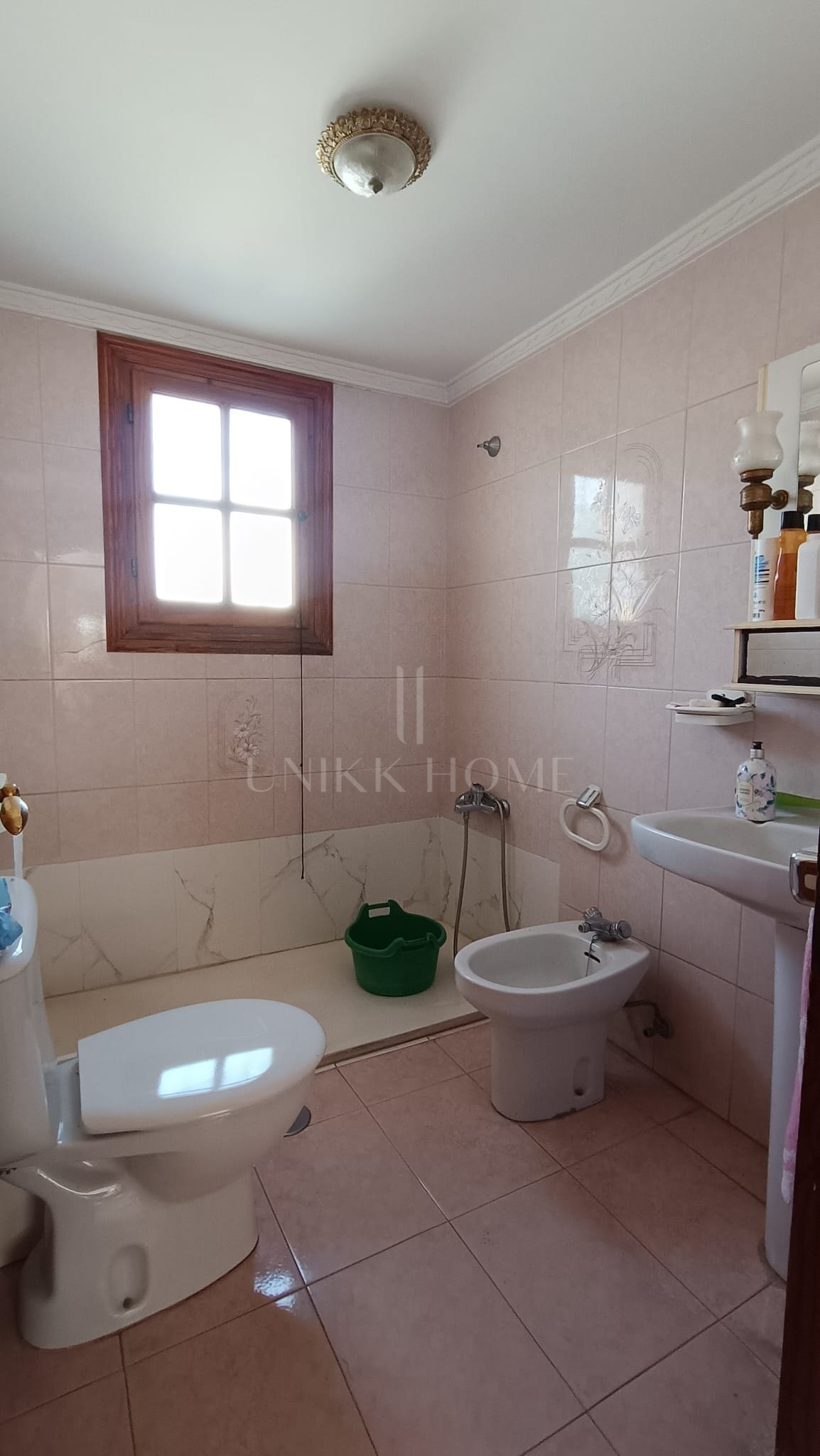 Five-bedroom terraced house with garden, 500 metres from the beach in Estepona