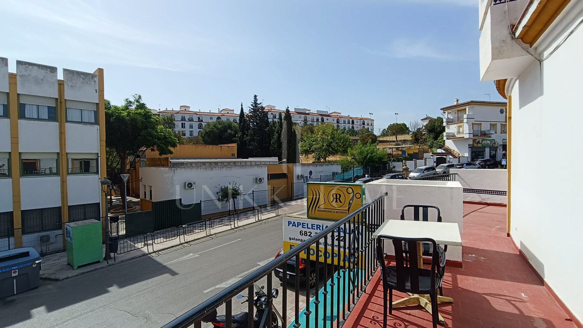 Five-bedroom terraced house with garden, 500 metres from the beach in Estepona