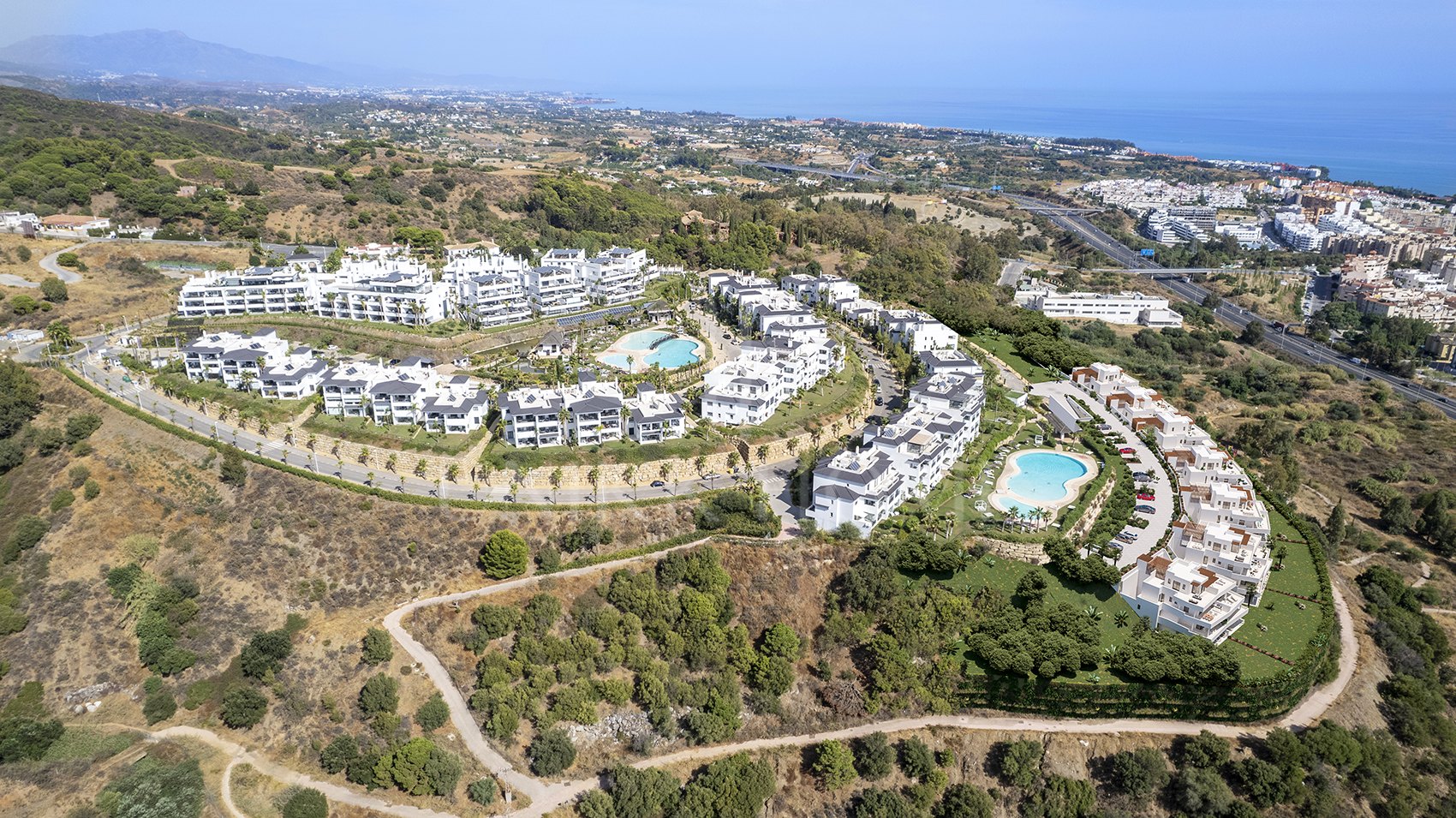 4 BEDROOMS GROUNDFLOOR APARTMENT WITH SEA VIEWS - MODERN RESORT WALKING DISTANCE TO TOWN AND BEACH