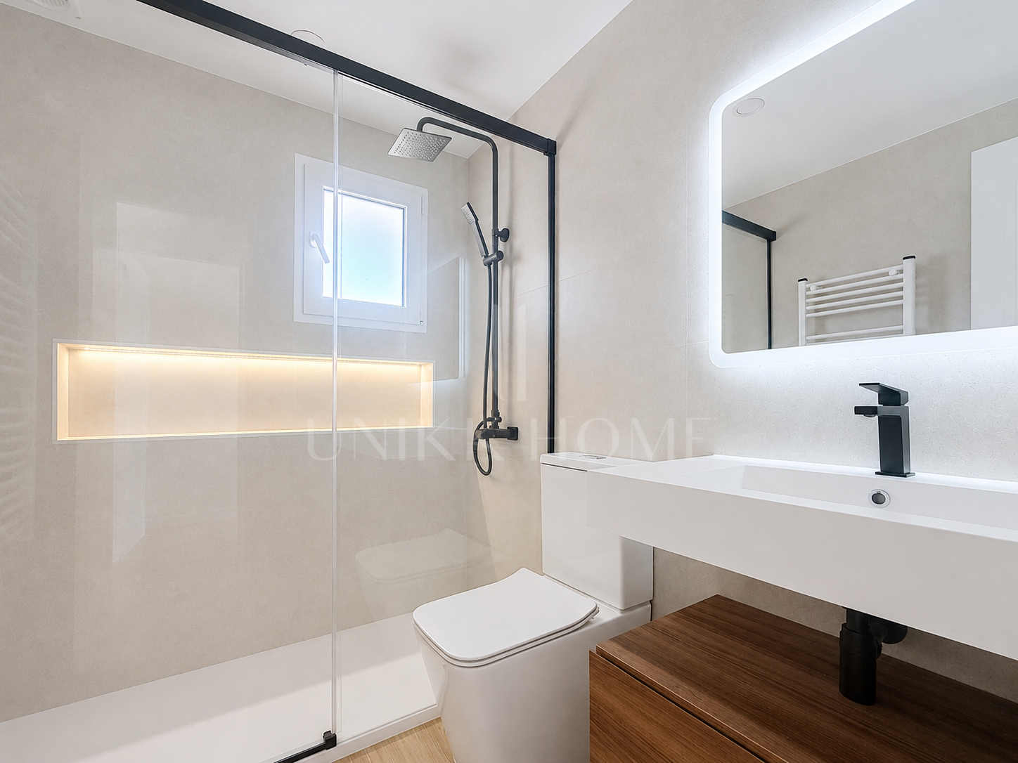 Precioso apartamento reformado con vistas al mar y gran terraza en el centro de Estepona