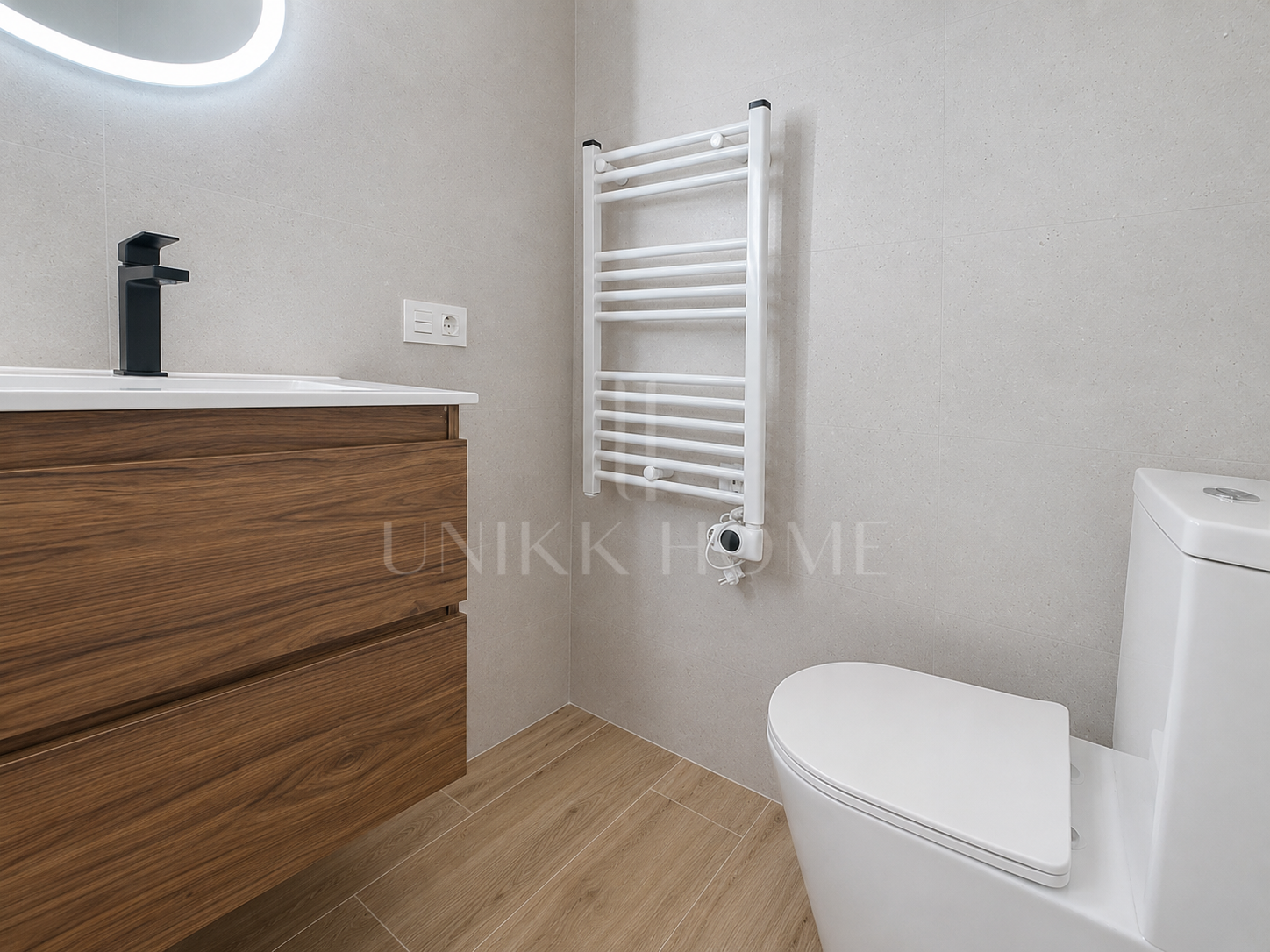 Precioso apartamento reformado con vistas al mar y gran terraza en el centro de Estepona