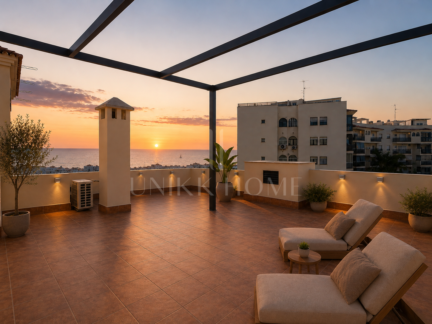 Precioso apartamento reformado con vistas al mar y gran terraza en el centro de Estepona