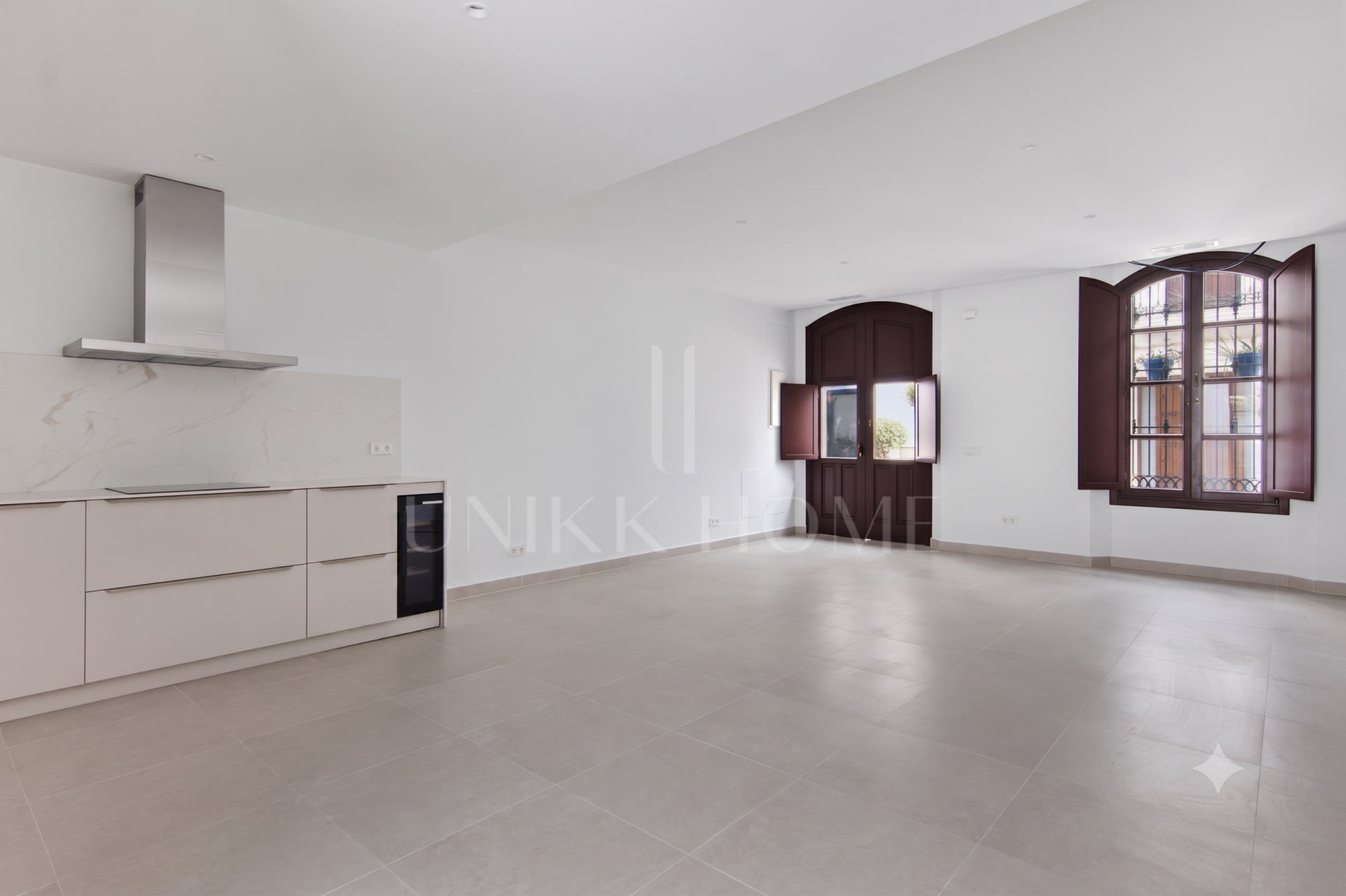 Contemporary Andalucian House: 3 Bedrooms + Solarium in Estepona Old Town, just a few metres from the beach