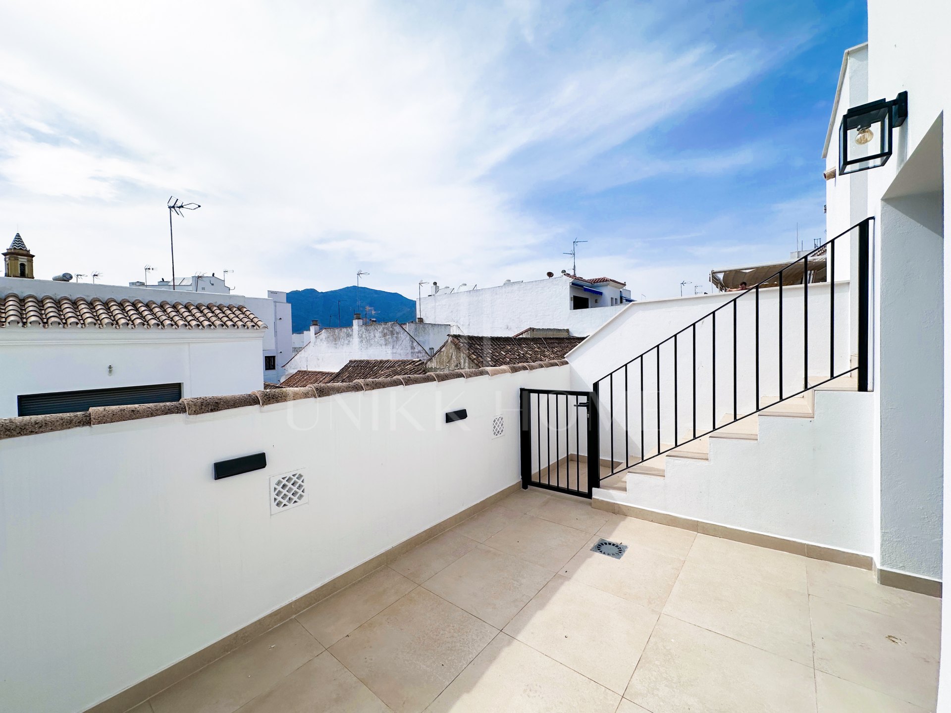 Brand-New 3-Bedroom Townhouse with 45 m² of Terraces in Estepona Old Town