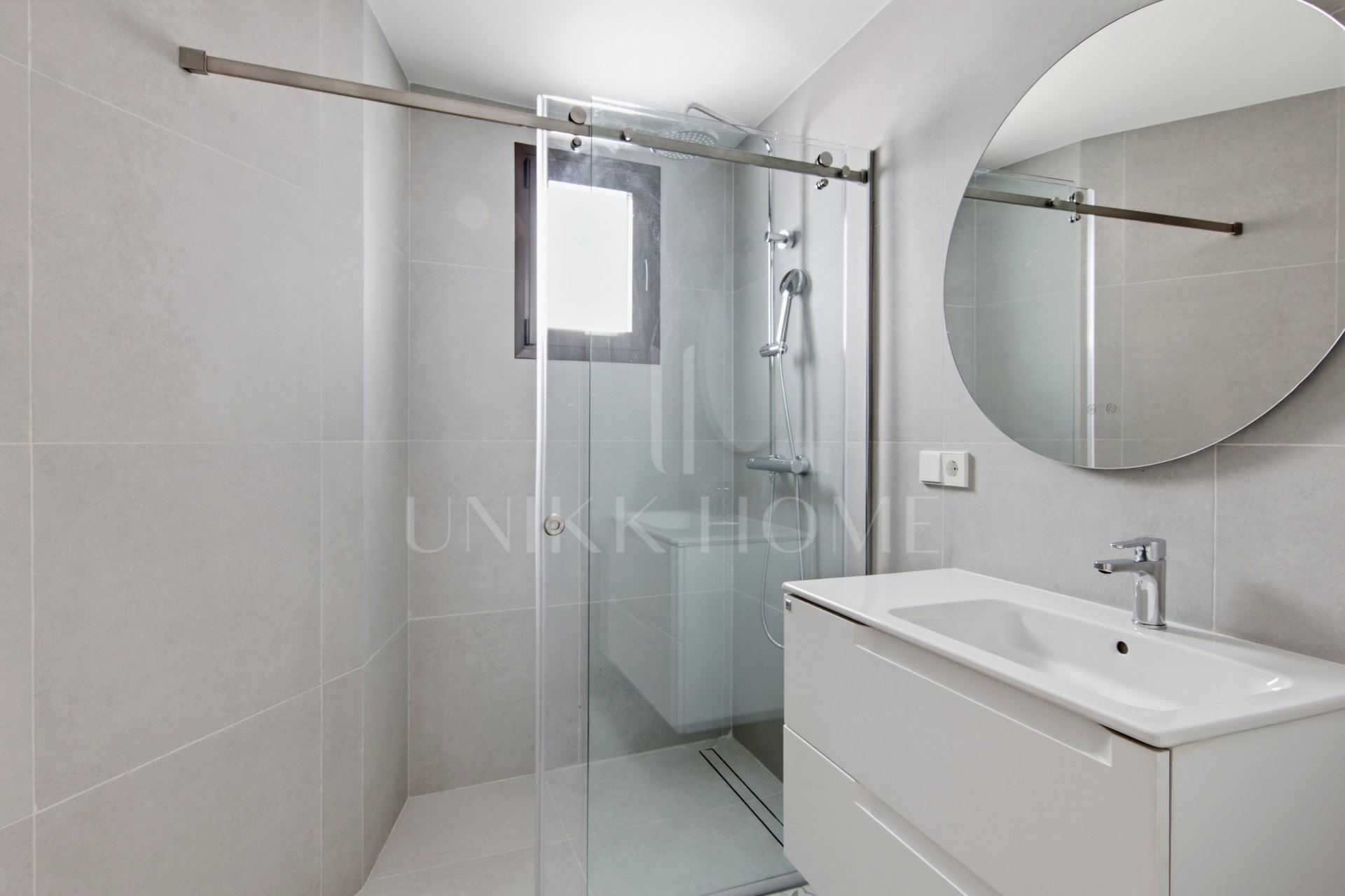 Brand-New 3-Bedroom Townhouse with 45 m² of Terraces in Estepona Old Town