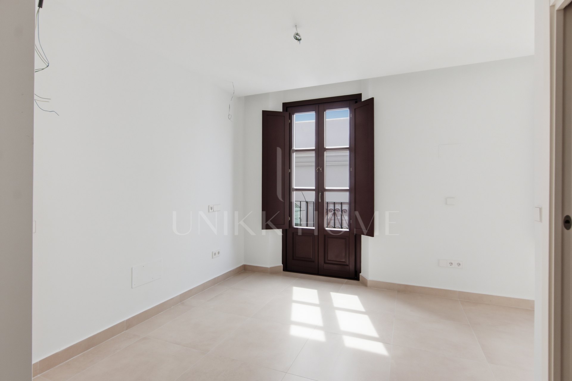 Brand-New 3-Bedroom Townhouse with 45 m² of Terraces in Estepona Old Town