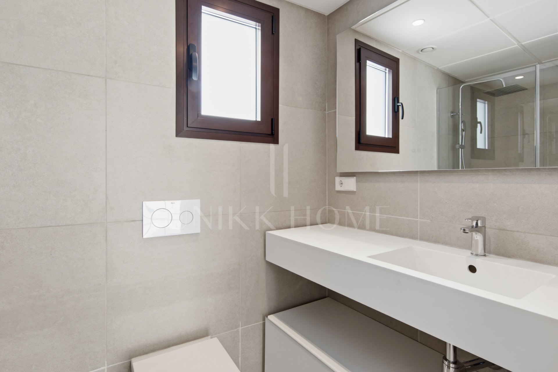 Brand-New 3-Bedroom Townhouse with 45 m² of Terraces in Estepona Old Town