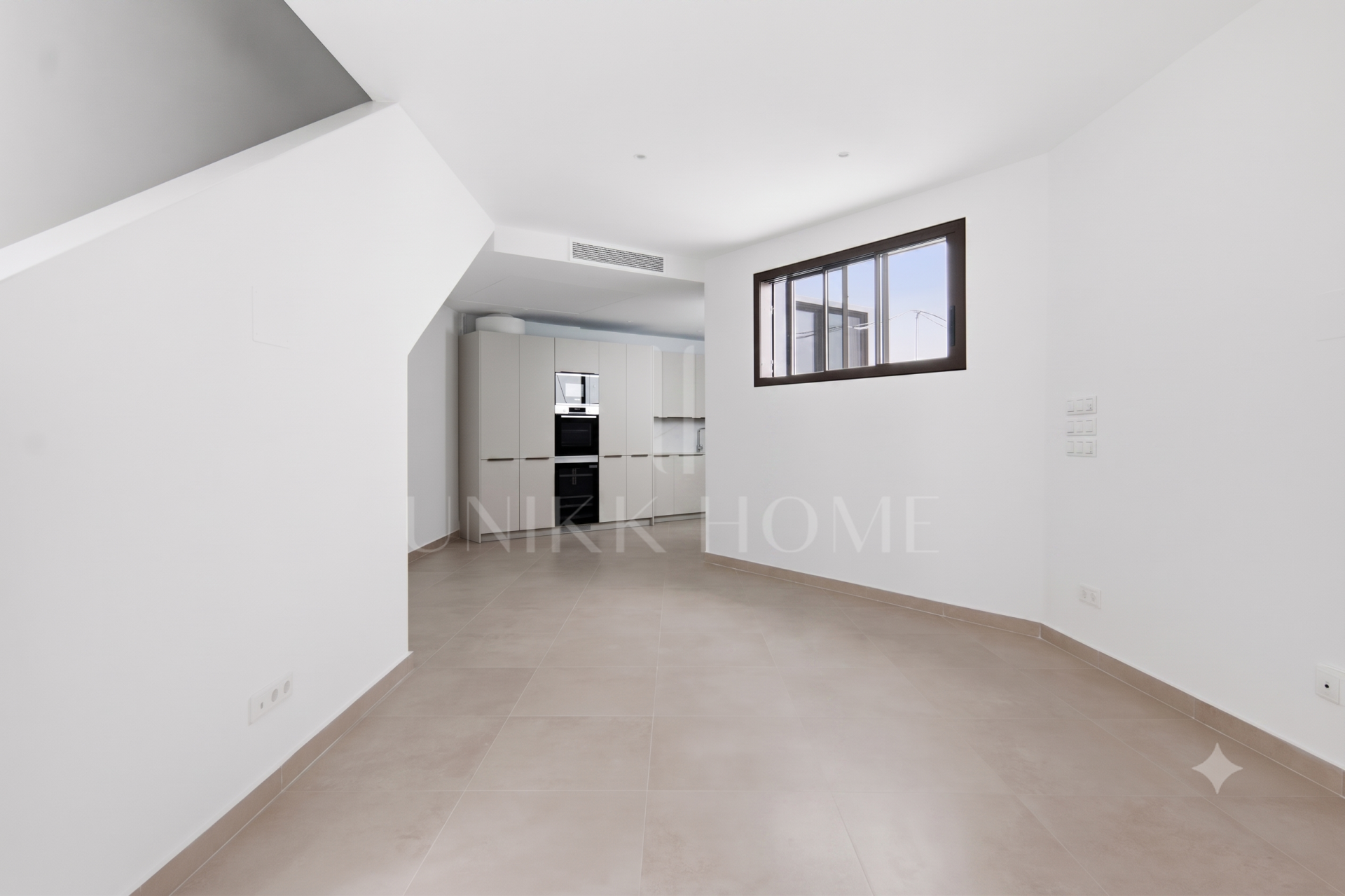 Brand-New 3-Bedroom Townhouse with 45 m² of Terraces in Estepona Old Town