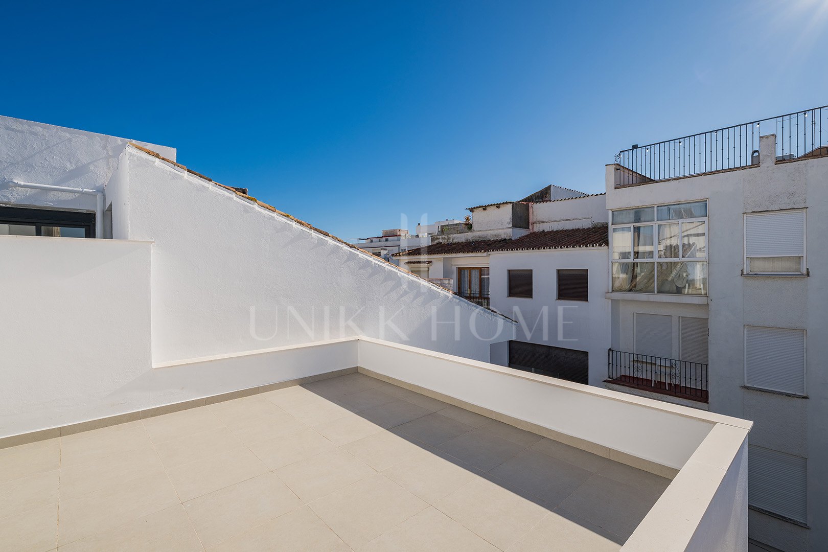 Turn Key 3-Bedroom Townhouse with Private Terrace plus Solarium in Estepona Old Town
