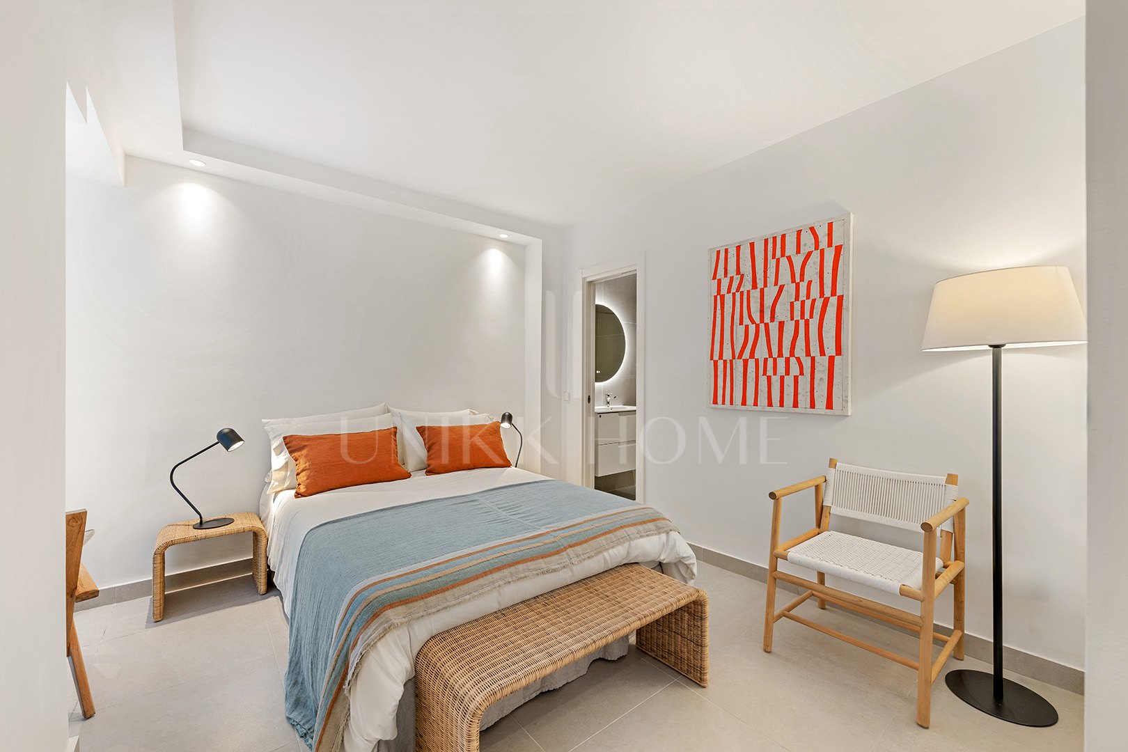 Turn Key 3-Bedroom Townhouse with Private Terrace plus Solarium in Estepona Old Town