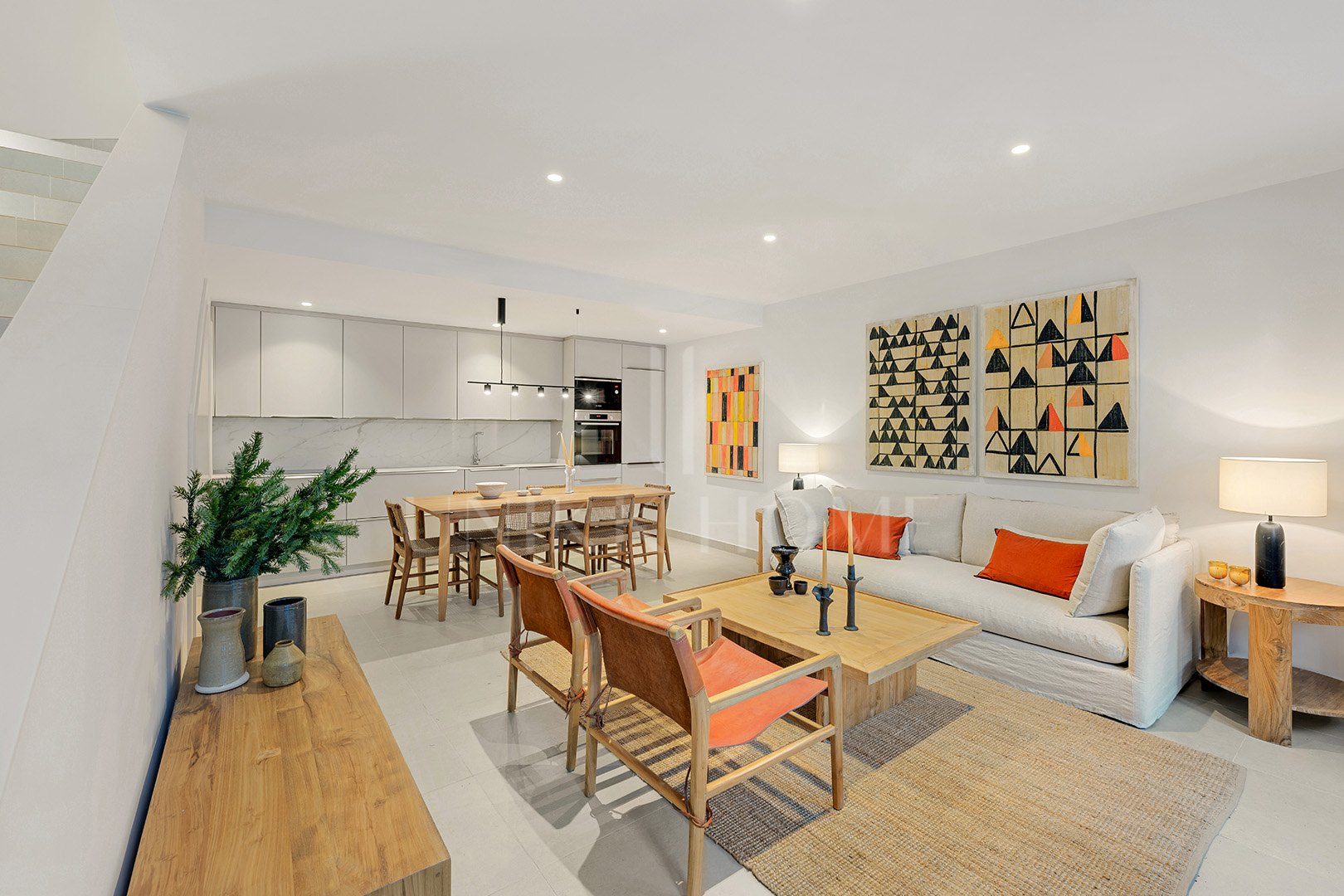 Turn Key 3-Bedroom Townhouse with Private Terrace plus Solarium in Estepona Old Town