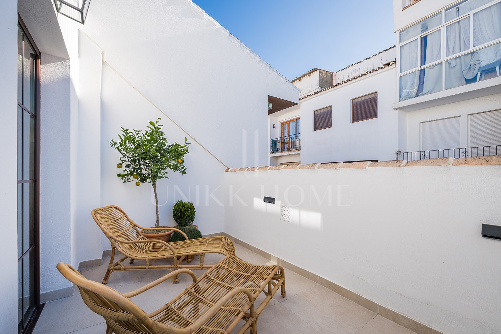 Turn Key 3-Bedroom Townhouse with Private Terrace plus Solarium in Estepona Old Town
