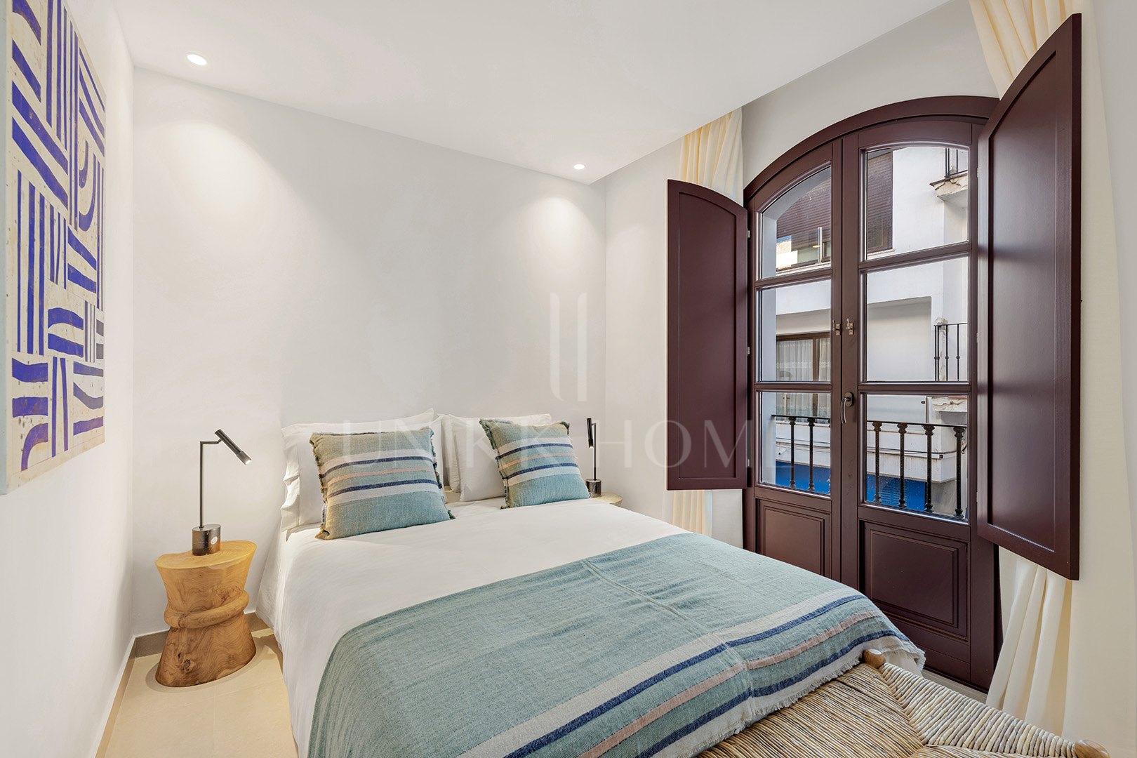 Turn Key 3-Bedroom Townhouse with Private Terrace plus Solarium in Estepona Old Town