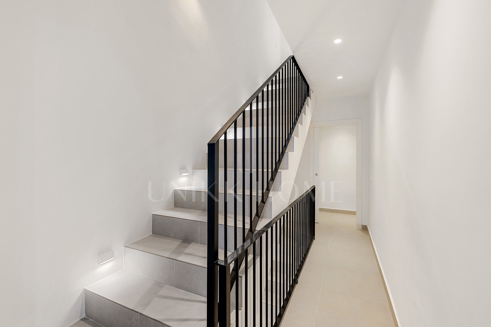 Turn Key 3-Bedroom Townhouse with Private Terrace plus Solarium in Estepona Old Town