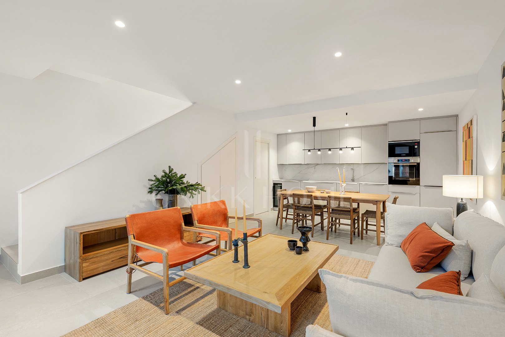 Turn Key 3-Bedroom Townhouse with Private Terrace plus Solarium in Estepona Old Town