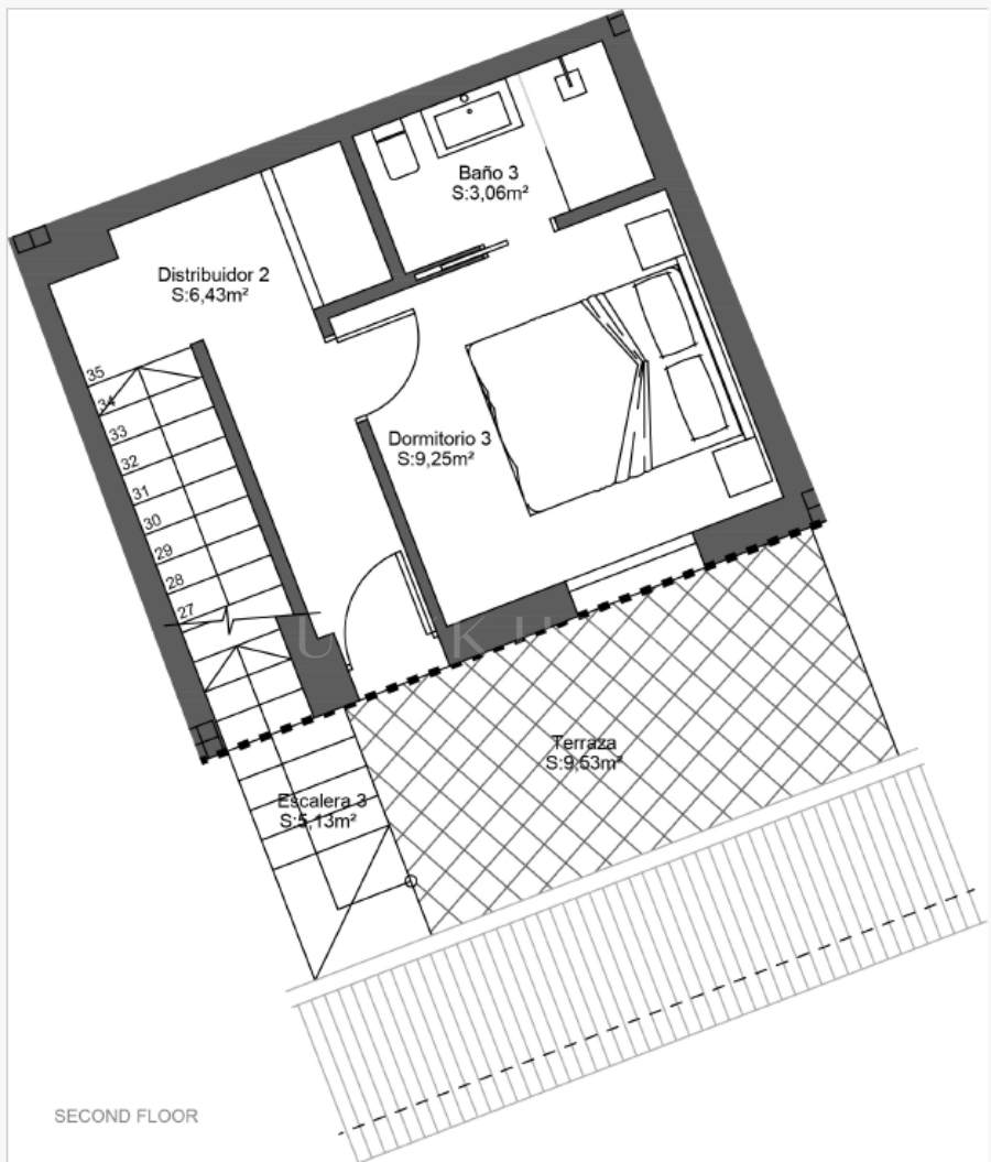 Turn Key 3-Bedroom Townhouse with Private Terrace plus Solarium in Estepona Old Town