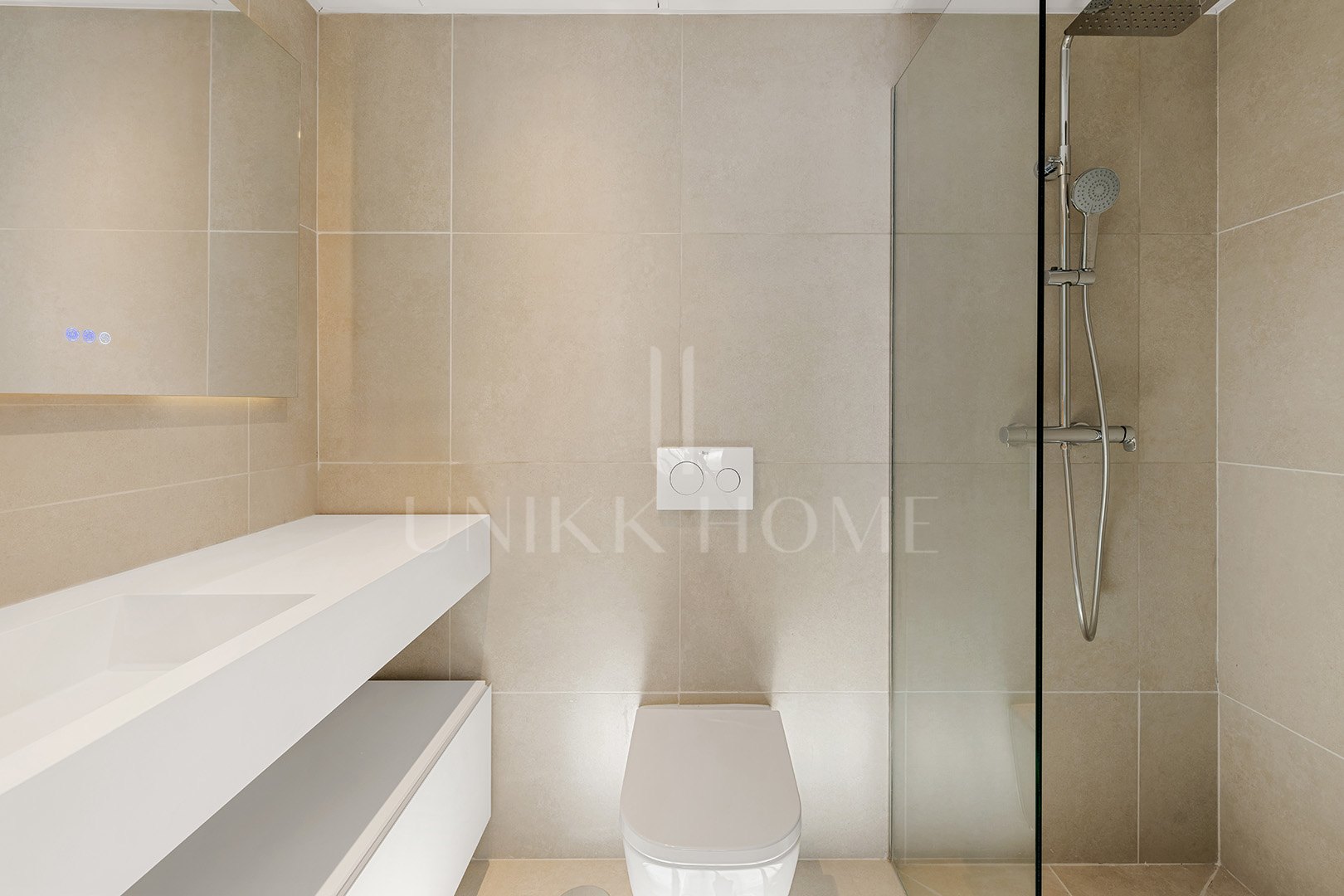 Turn Key 3-Bedroom Townhouse with Private Terrace plus Solarium in Estepona Old Town