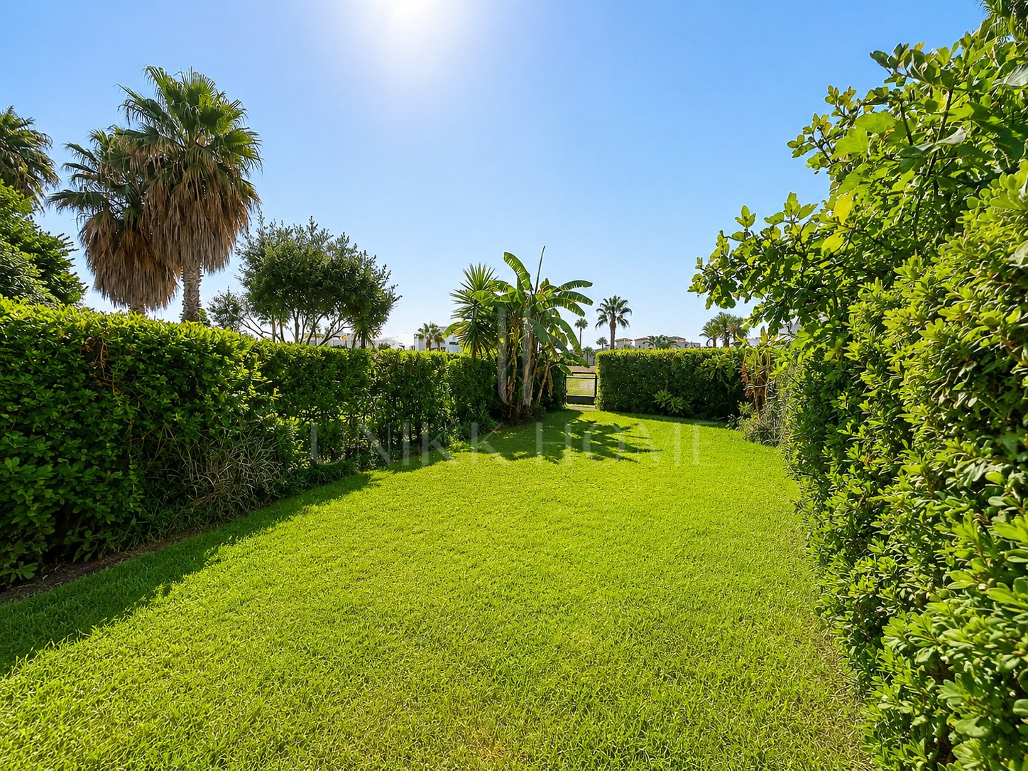 Spectacular Townhouse Close to the Beach with Private Lift and Sea Views