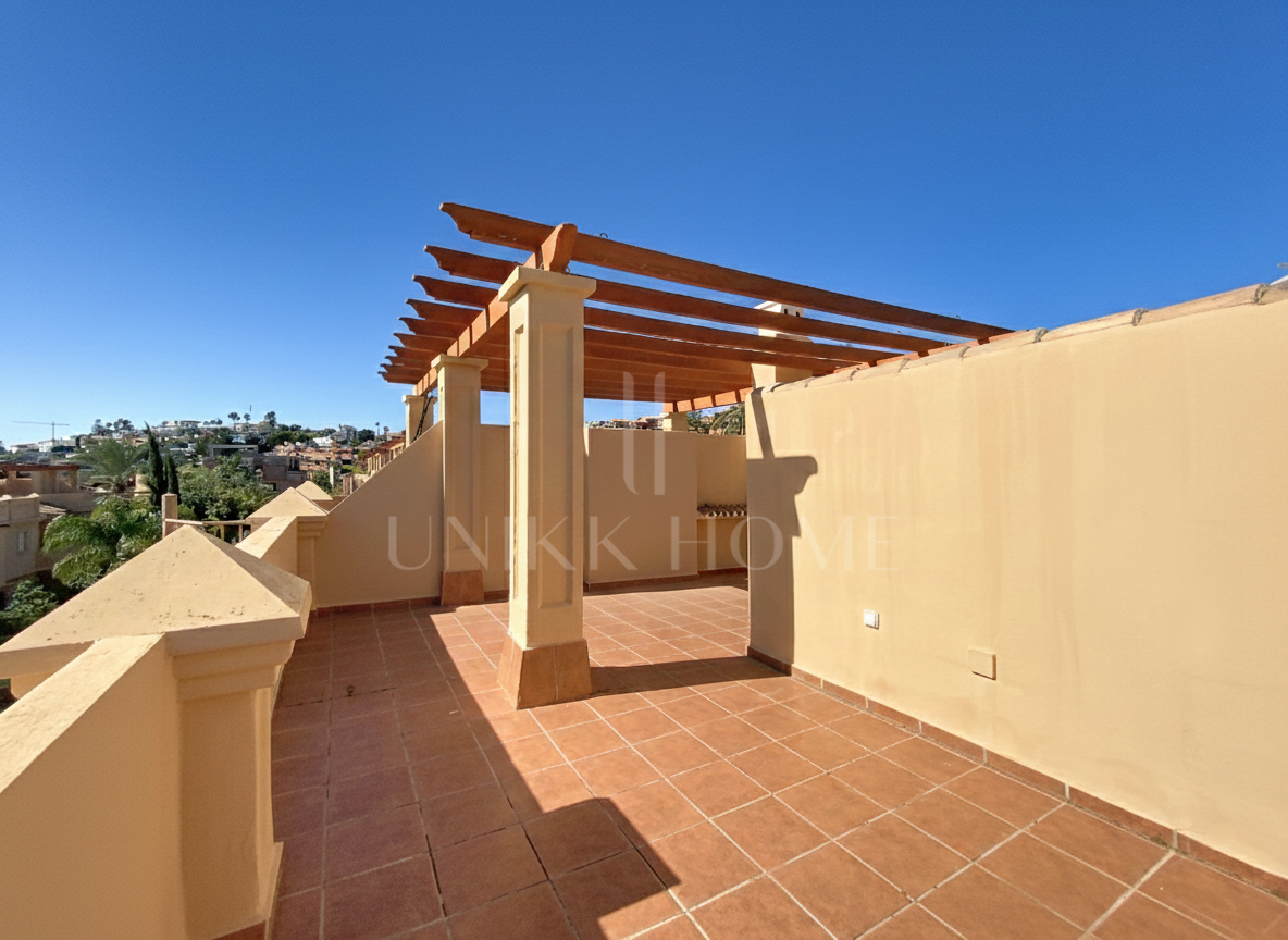 Spectacular Townhouse Close to the Beach with Private Lift and Sea Views