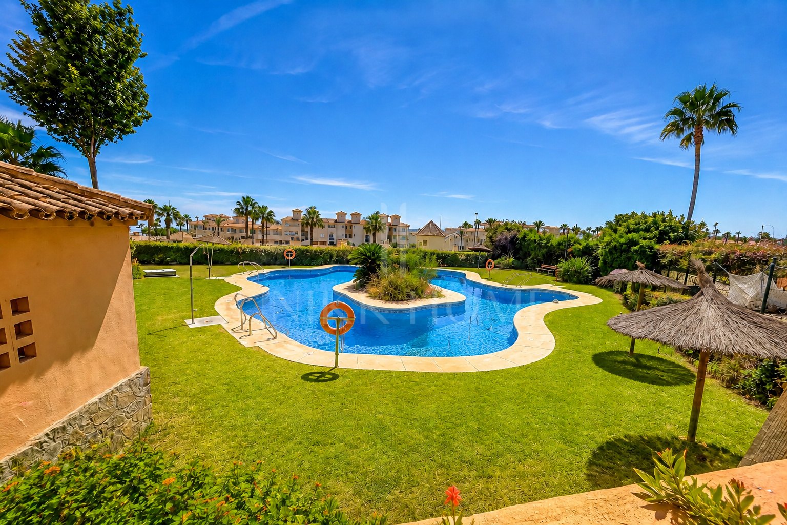 Spectacular Townhouse Close to the Beach with Private Lift and Sea Views